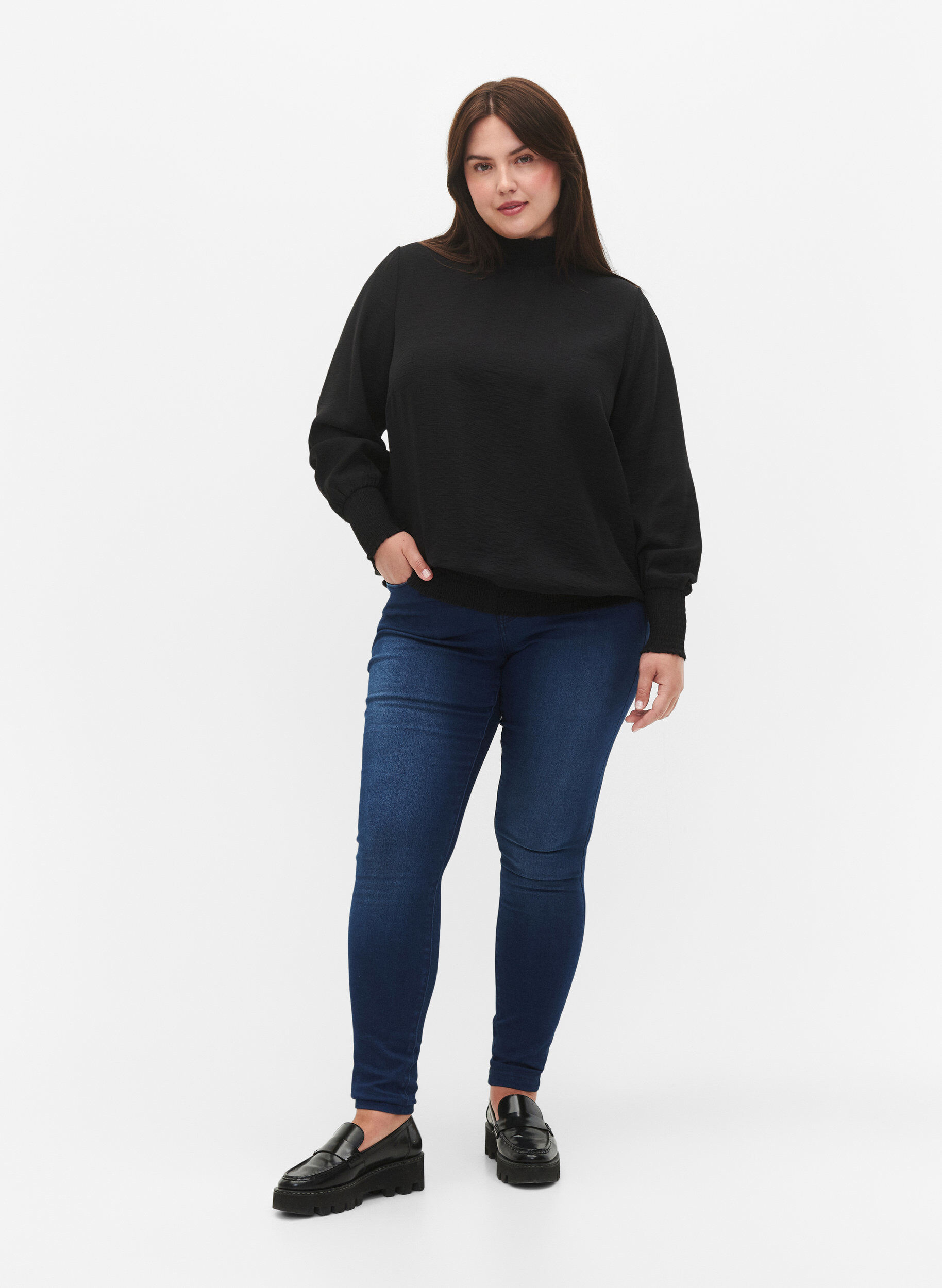 Zizzi Viskosblus med smock, Black, Model image number 3