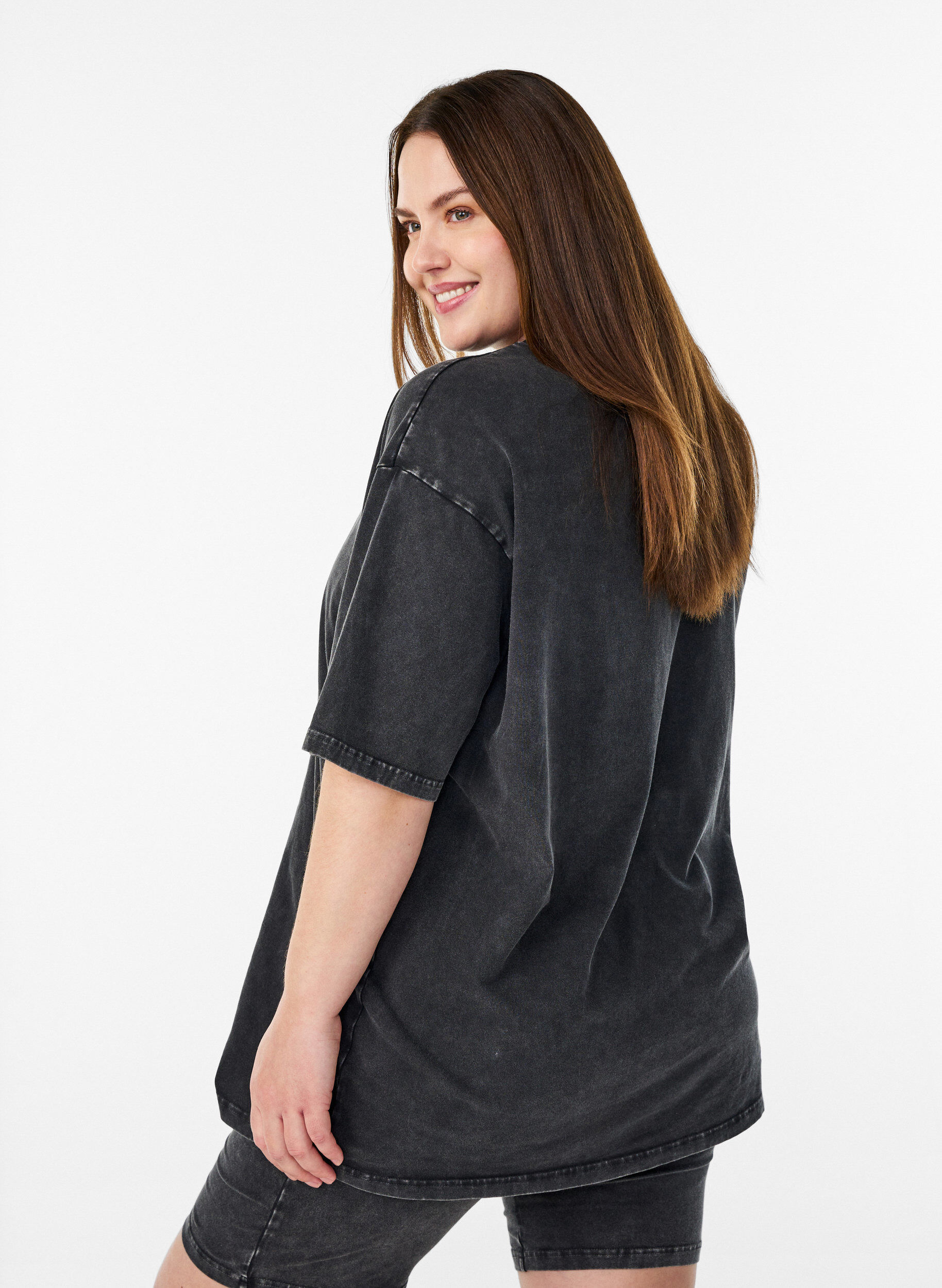 Zizzi Sportig t-shirt i bomull med tv&auml;ttad effekt, Svart, Model image number 2