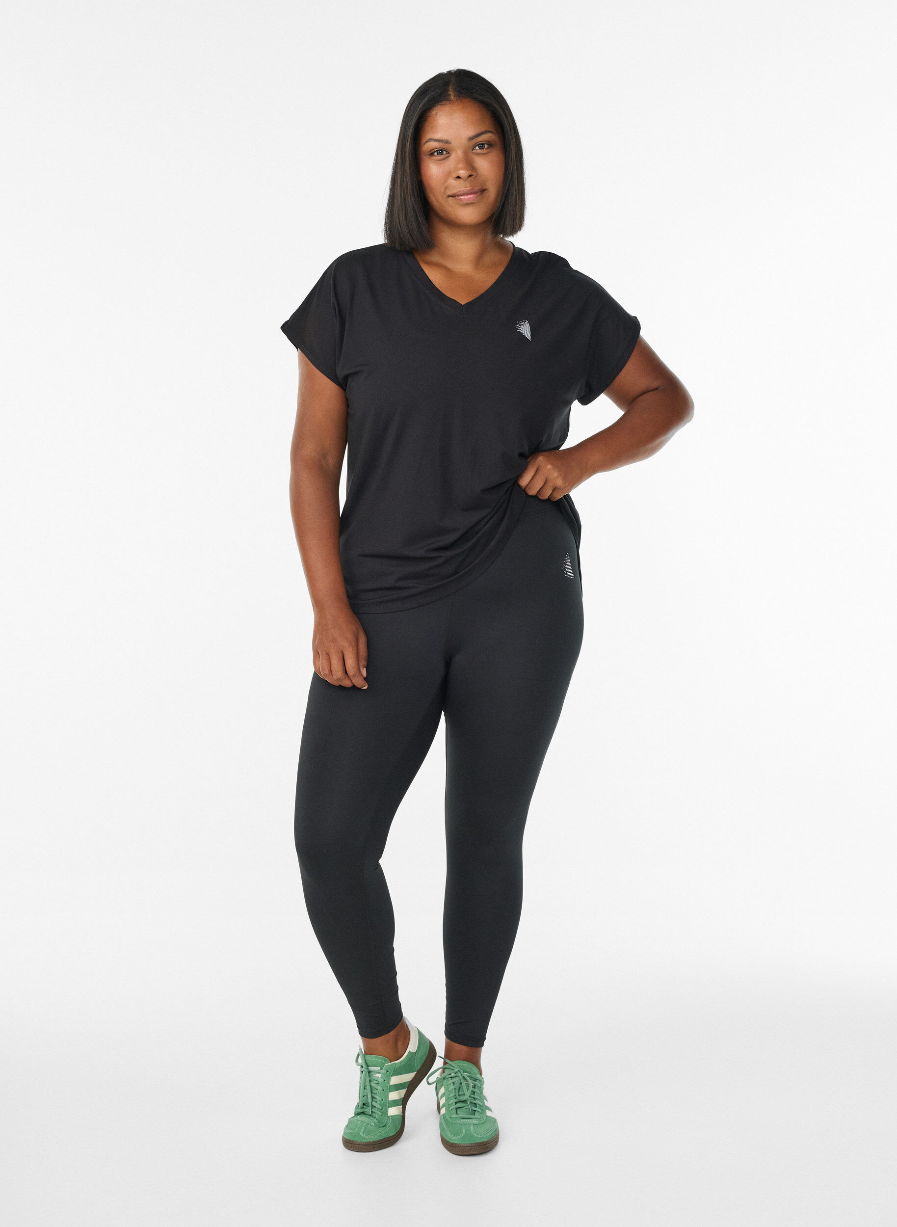 Zizzi Kort&auml;rmad tr&auml;ningstopp med v-hals, Svart, Model image number 1