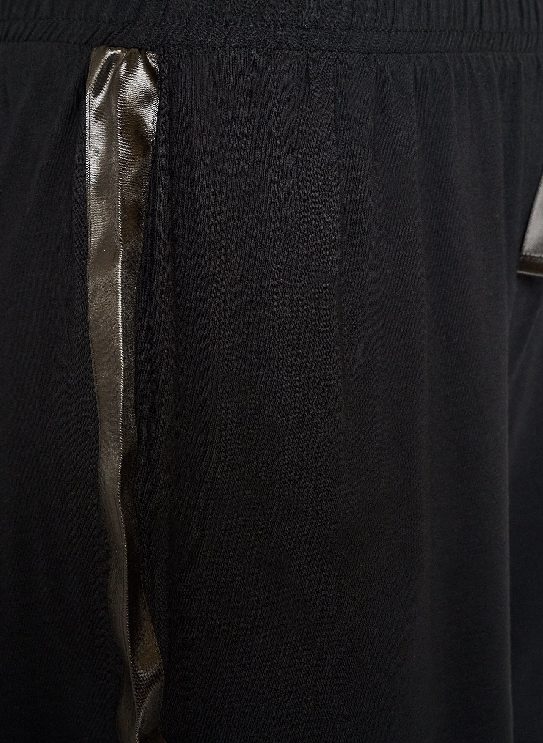 ZizziPyjamasshorts i modal med kontrastband, Svart, Packshot image number 2