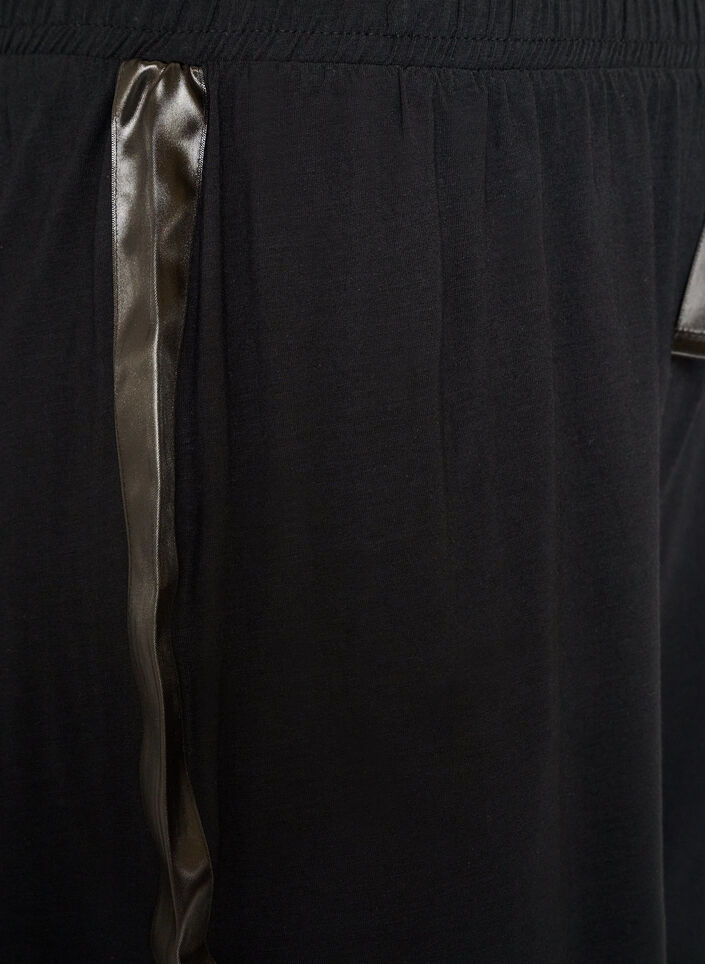 Pyjamasshorts i modal med kontrastband, Svart, Packshot image number 2