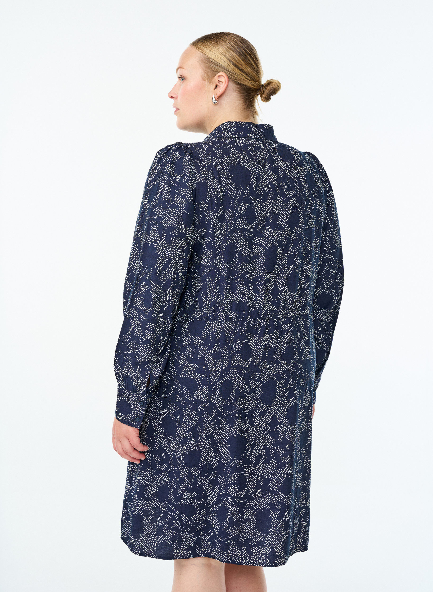 Zizzi Skjortkl&auml;nning med knytsk&auml;rp och m&ouml;nster, Bl&aring;, Model image number 2