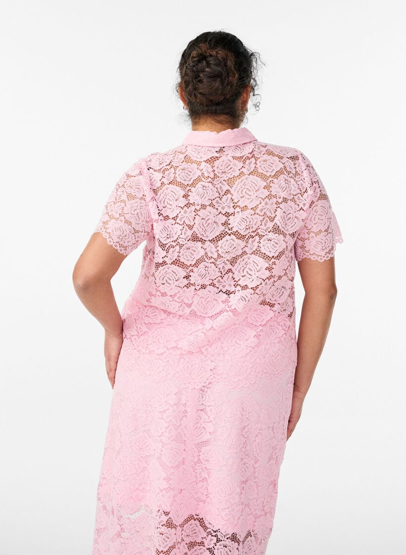 Spetsskjortsblus med p&auml;rlknappar, Rosa, Model