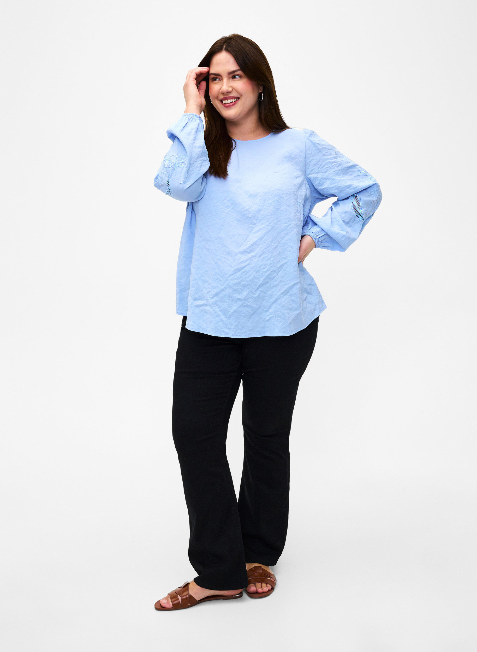 Zizzi Blus i TENCEL&trade; Modal med broderidetaljer, Serenity, Model image number 2
