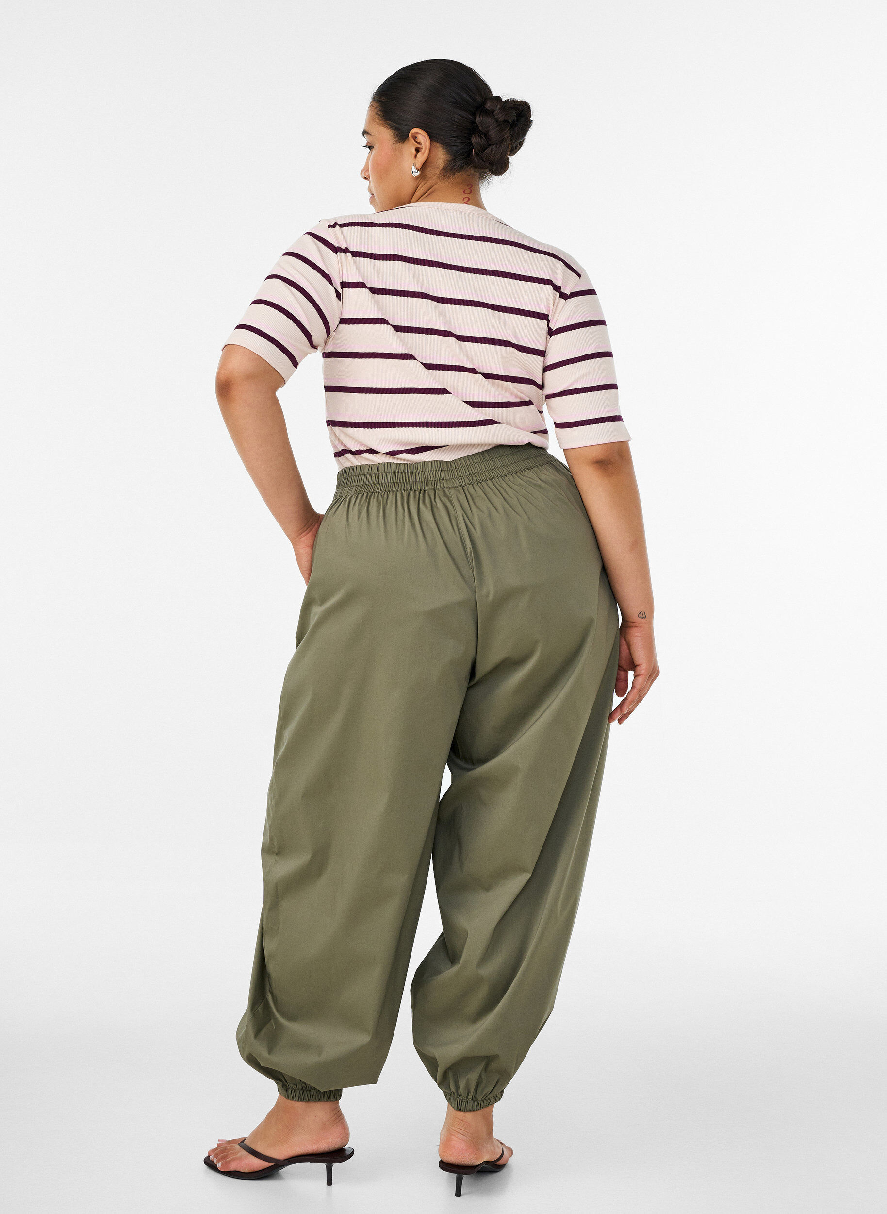 ZizziBallongbyxor med fickor och res&aring;r i midjan, Gr&ouml;n, Model image number 1