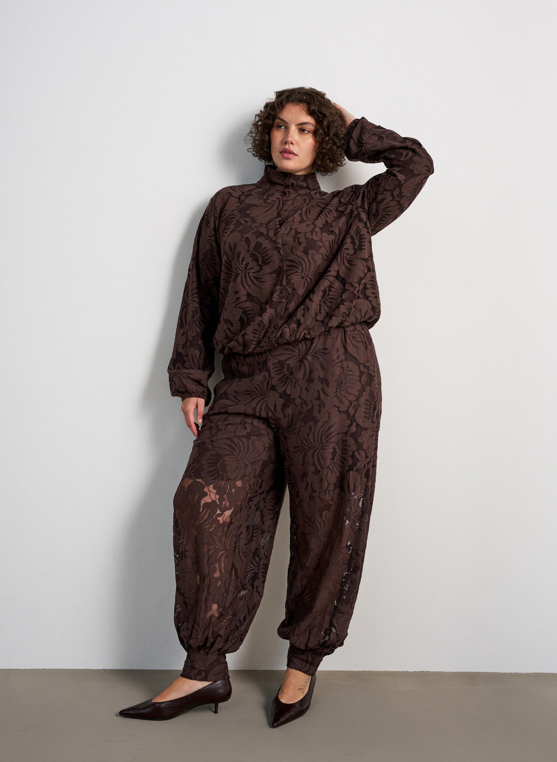 ZizziBomberjacka i blommig jacquard, Brun, Model image number 1