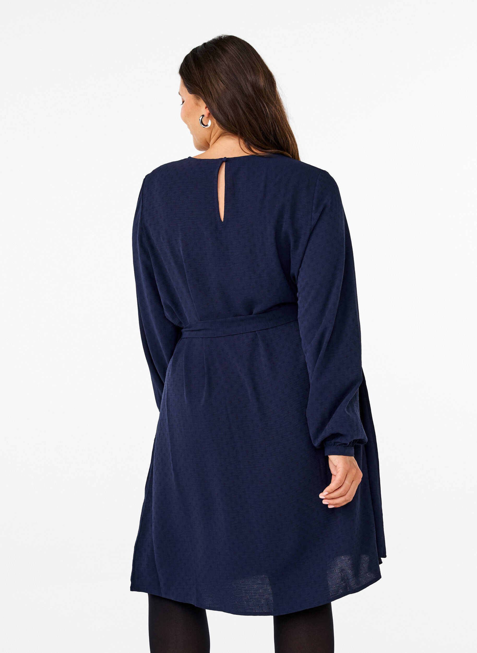 Zizzi Kort strukturerad kl&auml;nning med knytsk&auml;rp, Navy Blazer, Model image number 1