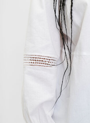 Skjortblus med volangkrage och virkat band, Bright White, Model image number 3