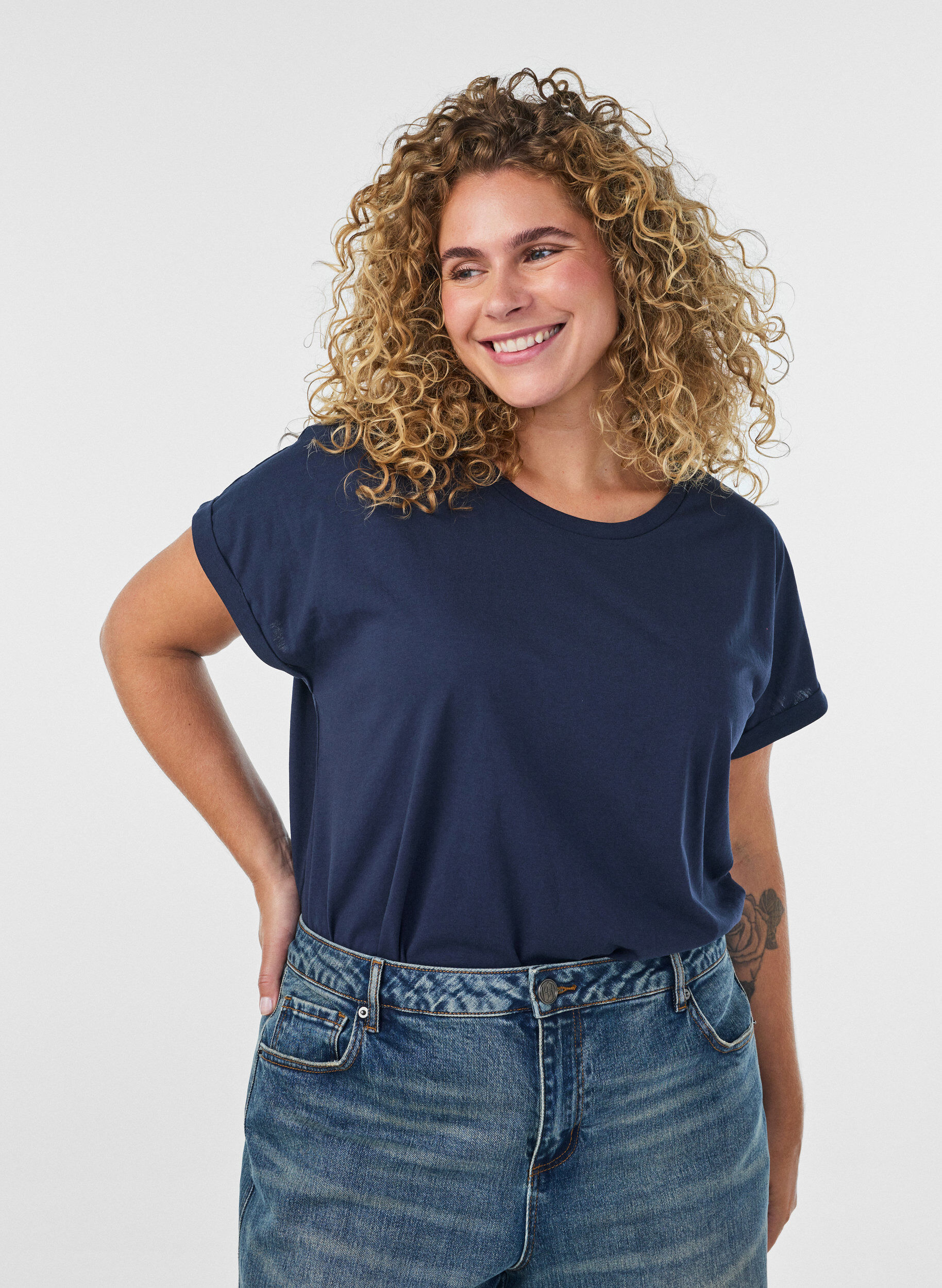Kort&auml;rmad t-shirt i bomullsmix, Bl&aring;, Model