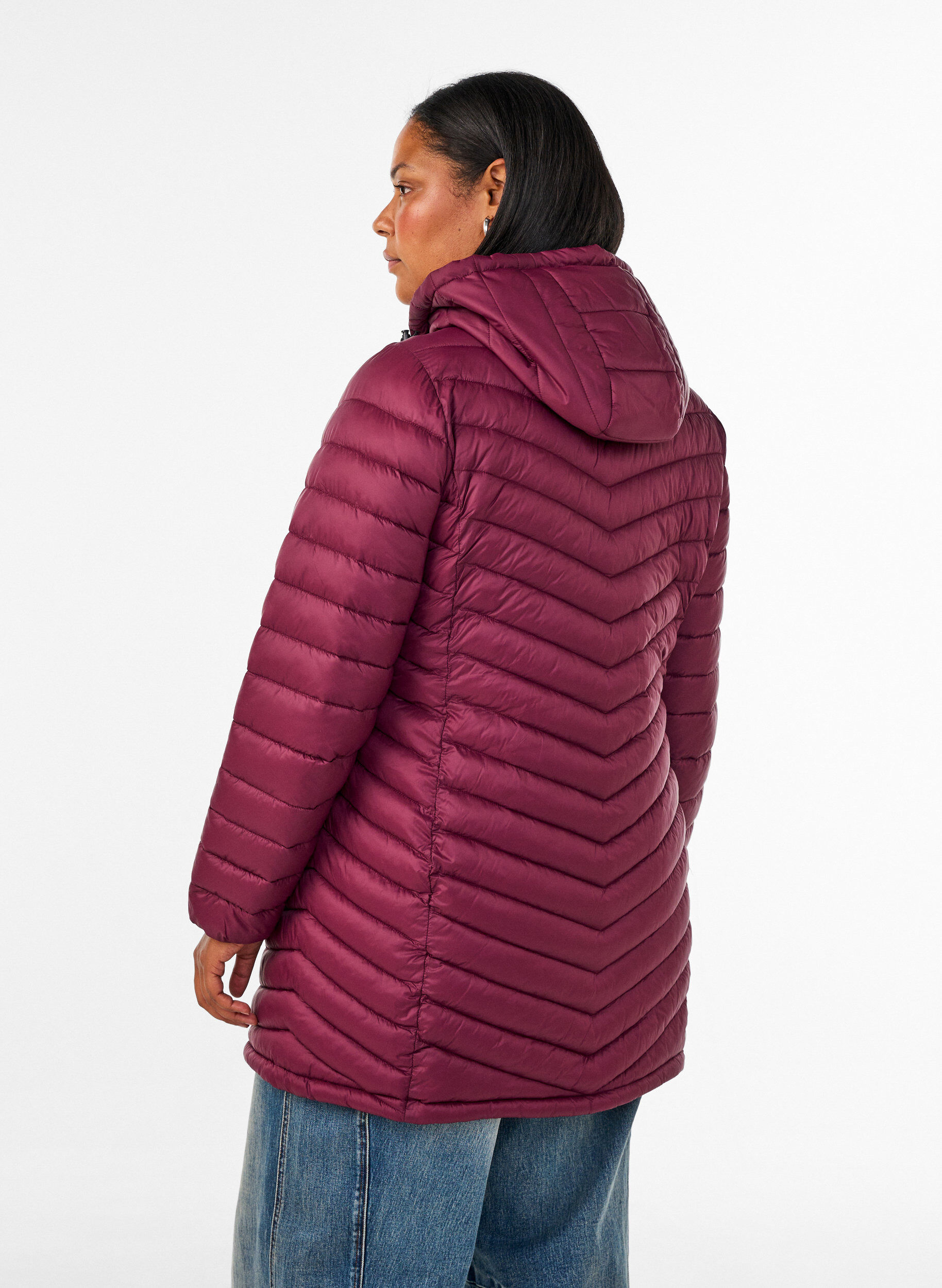 ZizziL&auml;ttviktsjacka med fickor och avtagbar huva, R&ouml;d, Model image number 2