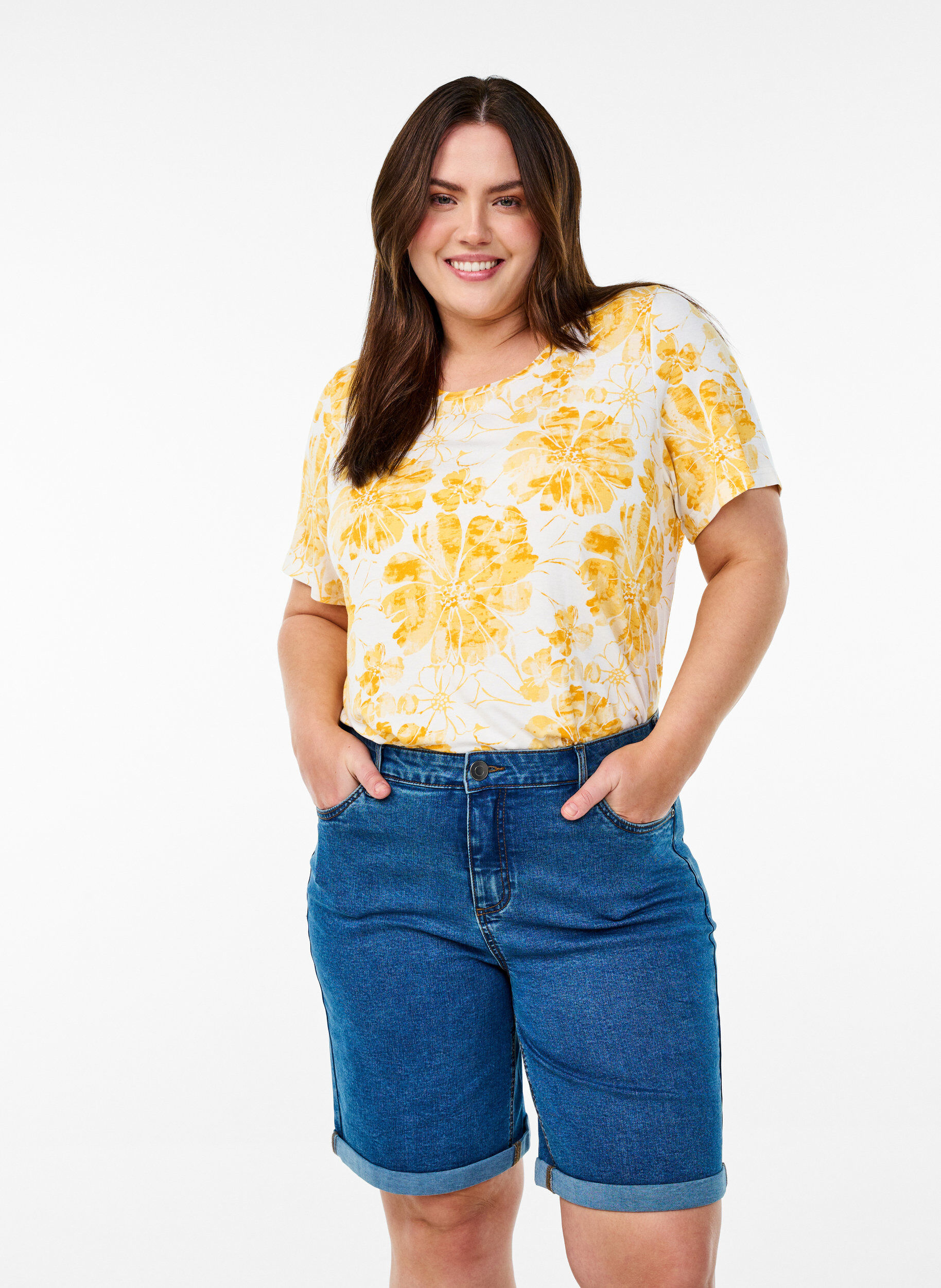 Figurn&auml;ra jeansshorts med h&ouml;g midja, Bl&aring;, Model