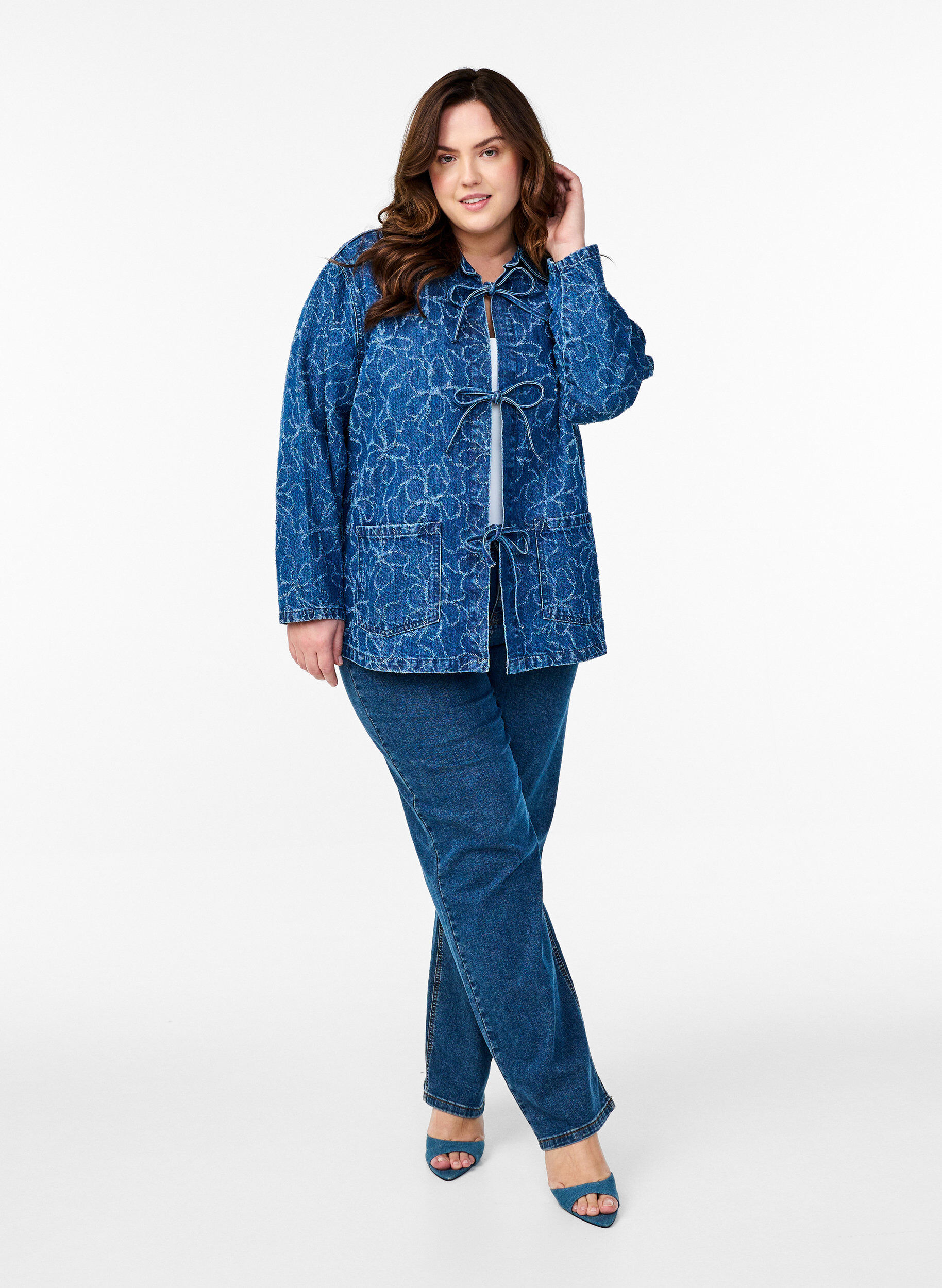 Zizzi Jeansjacka med knytning och fickor, Blue Denim Destroy, Model image number 3