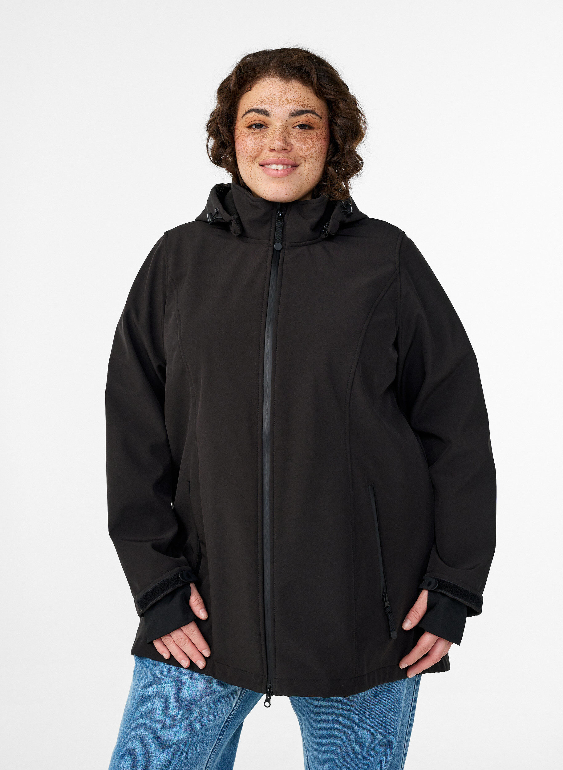 Kort softshelljacka med avtagbar huva, Svart, Model