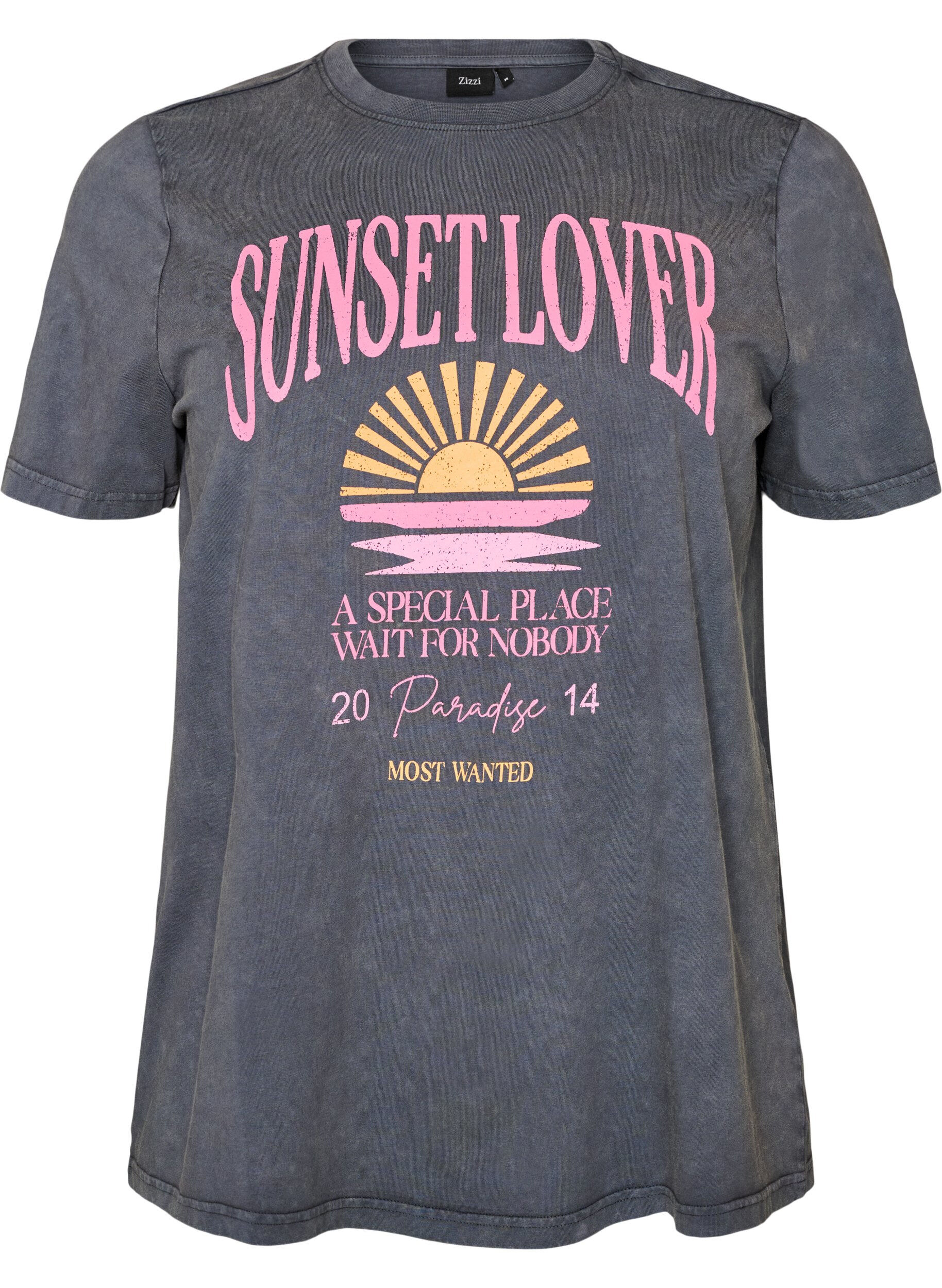 T-shirt i bomull med tryck framtill och en tv&auml;ttad look