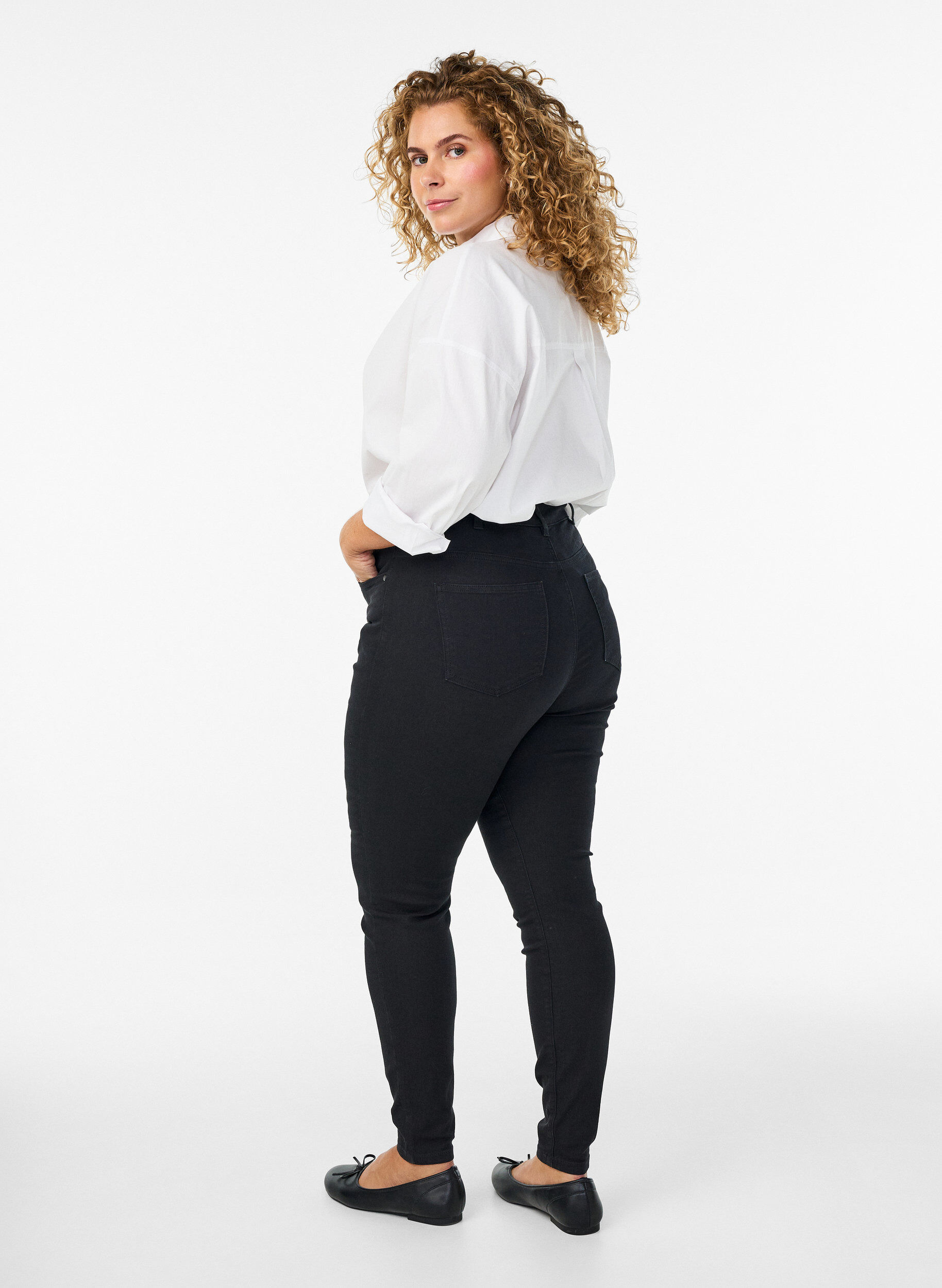 ZizziAmy jeans med h&ouml;g midja och supersmal passform, Svart, Model image number 1