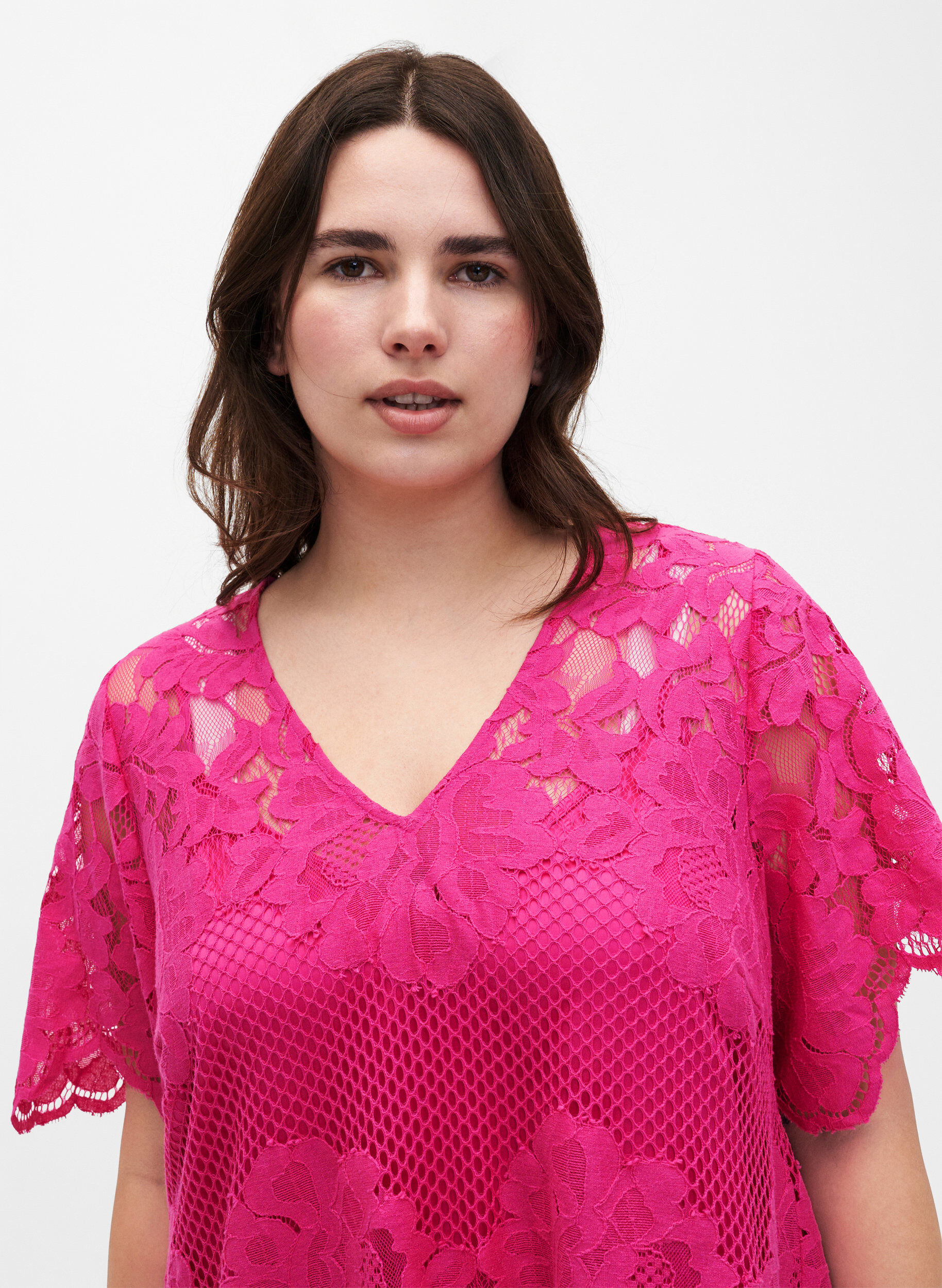 Zizzi Spetskl&auml;nning med korta &auml;rmar, Cabaret, Model image number 2