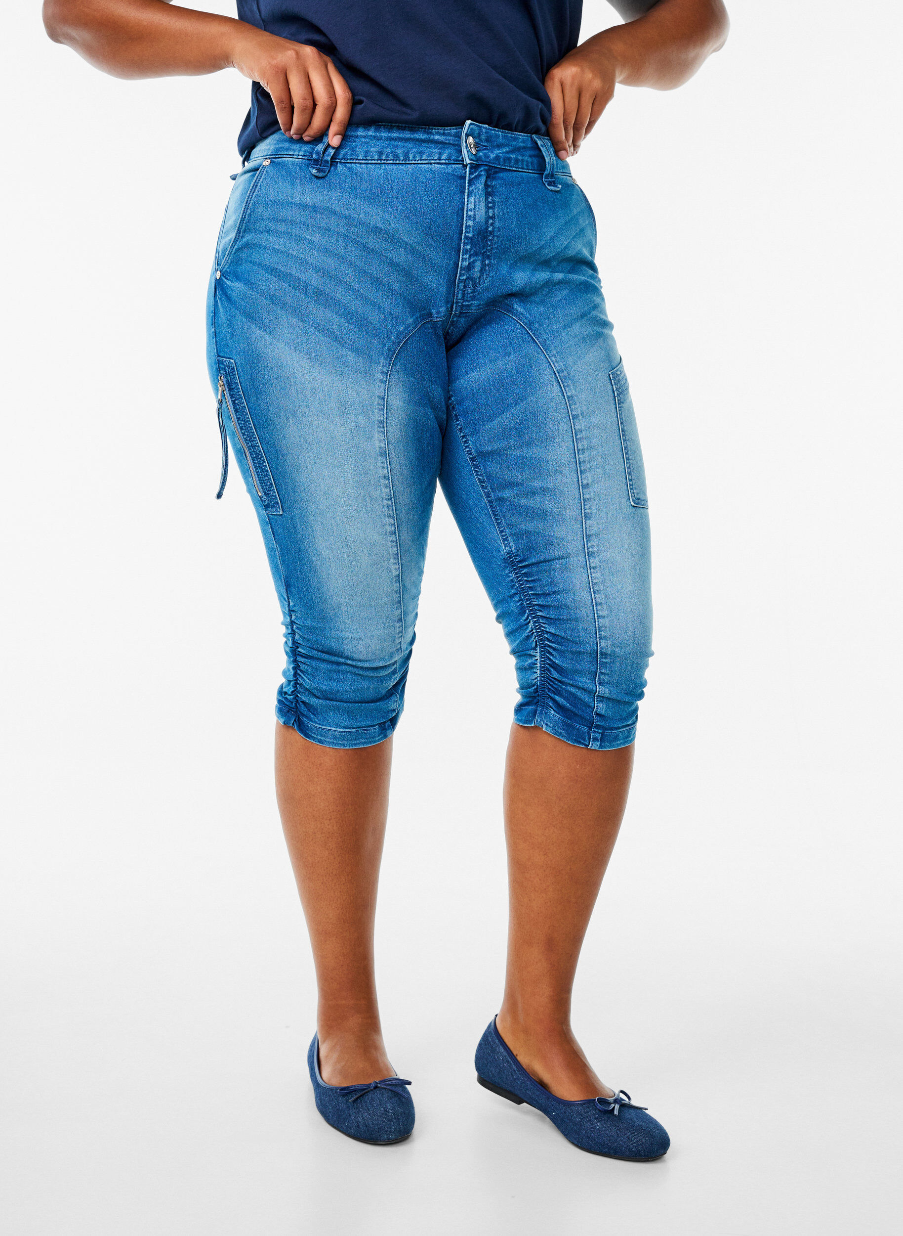 ZizziCaprijeans med smal passform och fickor, Bl&aring;, Model image number 2