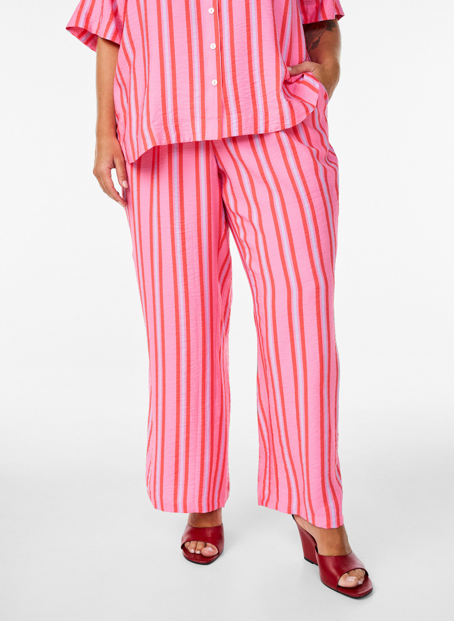 ZizziRandiga byxor med h&ouml;g midja och vida ben, Rosa, Model image number 2