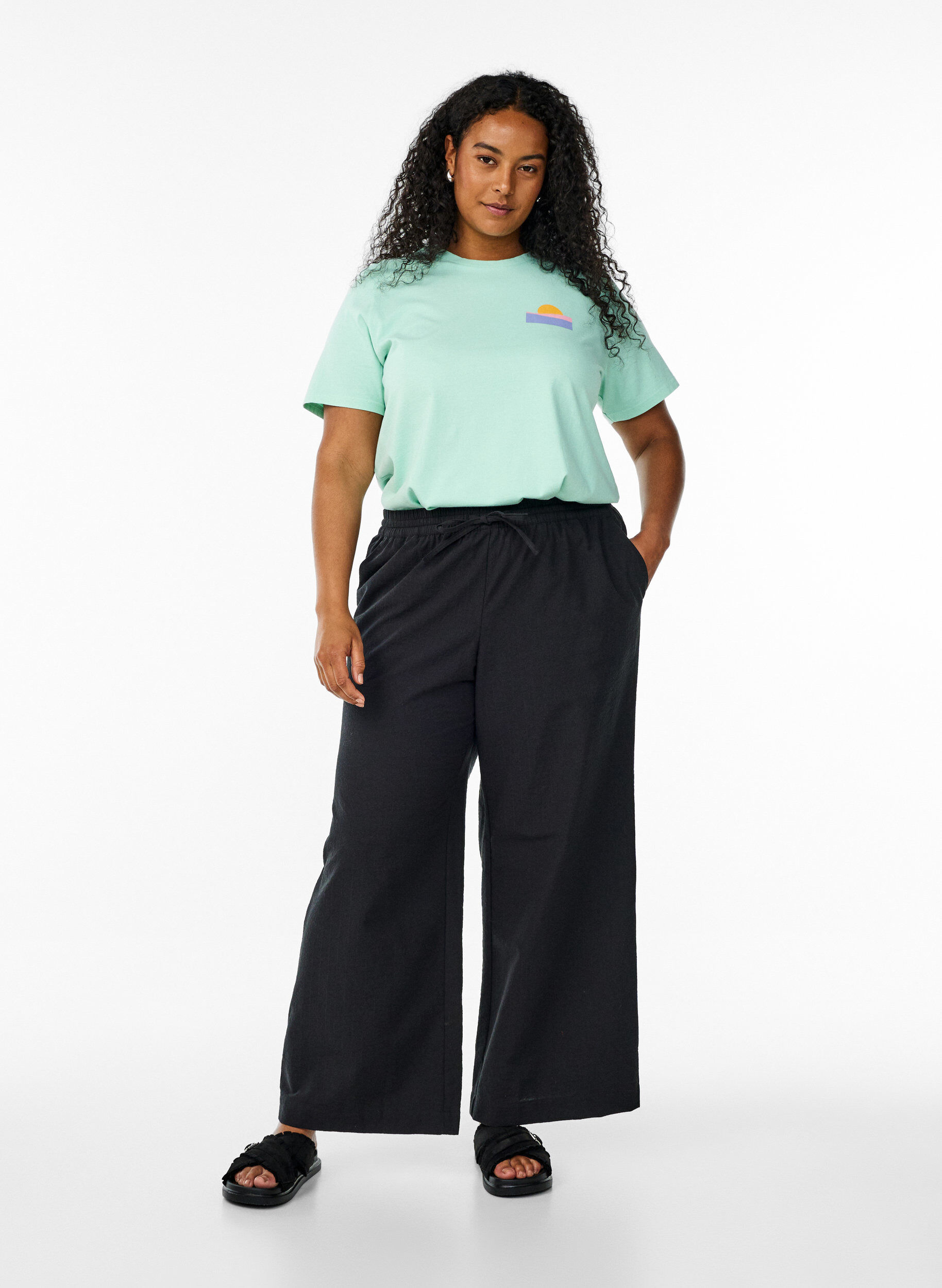 ZizziL&ouml;st sittande byxor med h&ouml;g midja och fickor, Svart, Model image number 0