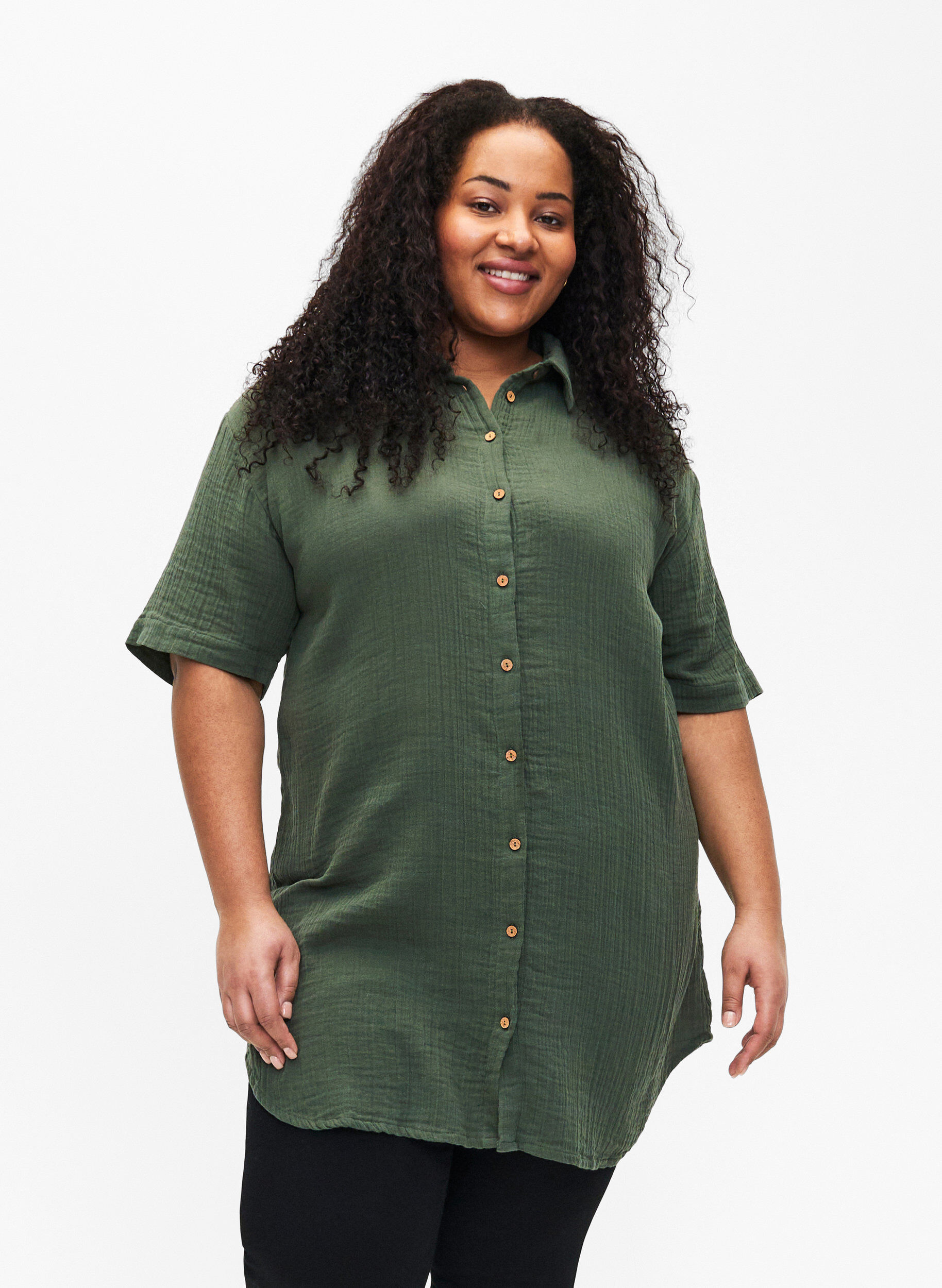 Zizzi Kort&auml;rmad skjorta med knappar, Thyme, Model image number 0