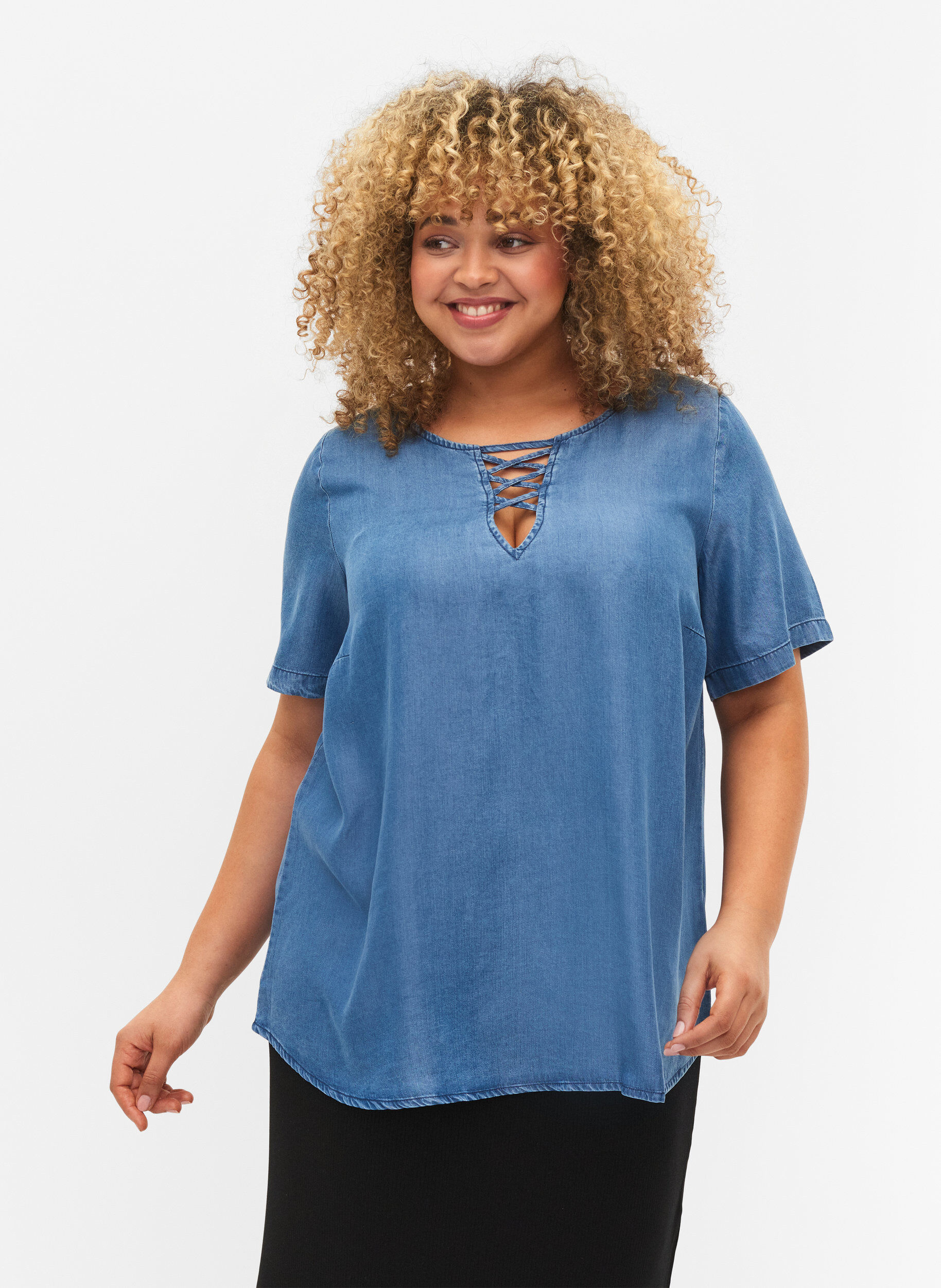 Zizzi Kort&auml;rmad blus i lyocell (TENCEL&trade;), Blue denim, Model image number 0