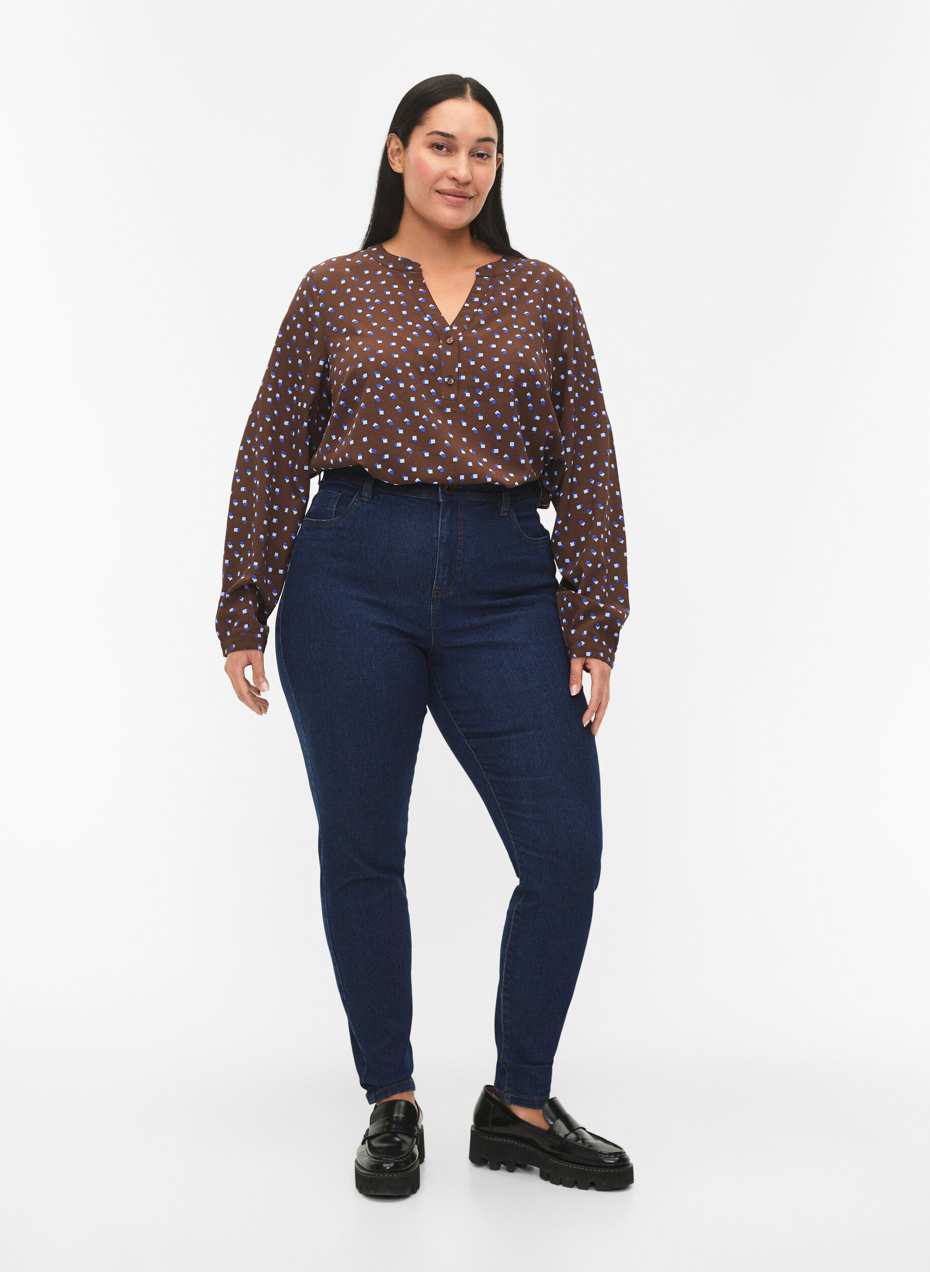 Zizzi FLASH - L&aring;ng&auml;rmad blus med tryck, Chicory Coffee AOP, Model image number 2