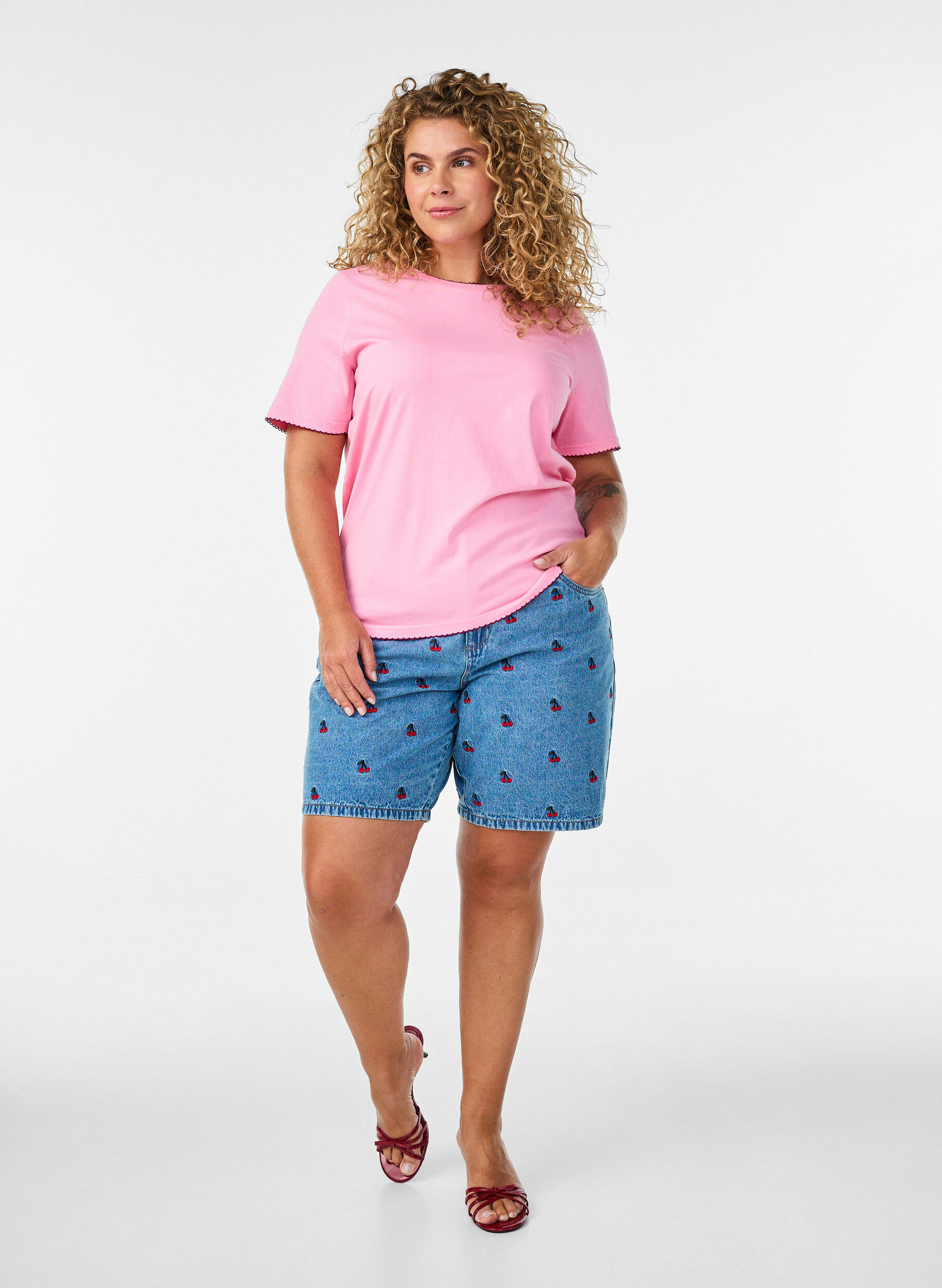 ZizziT-shirt i bomull med v&aring;giga kontrasterande kanter, Rosa, Model image number 1