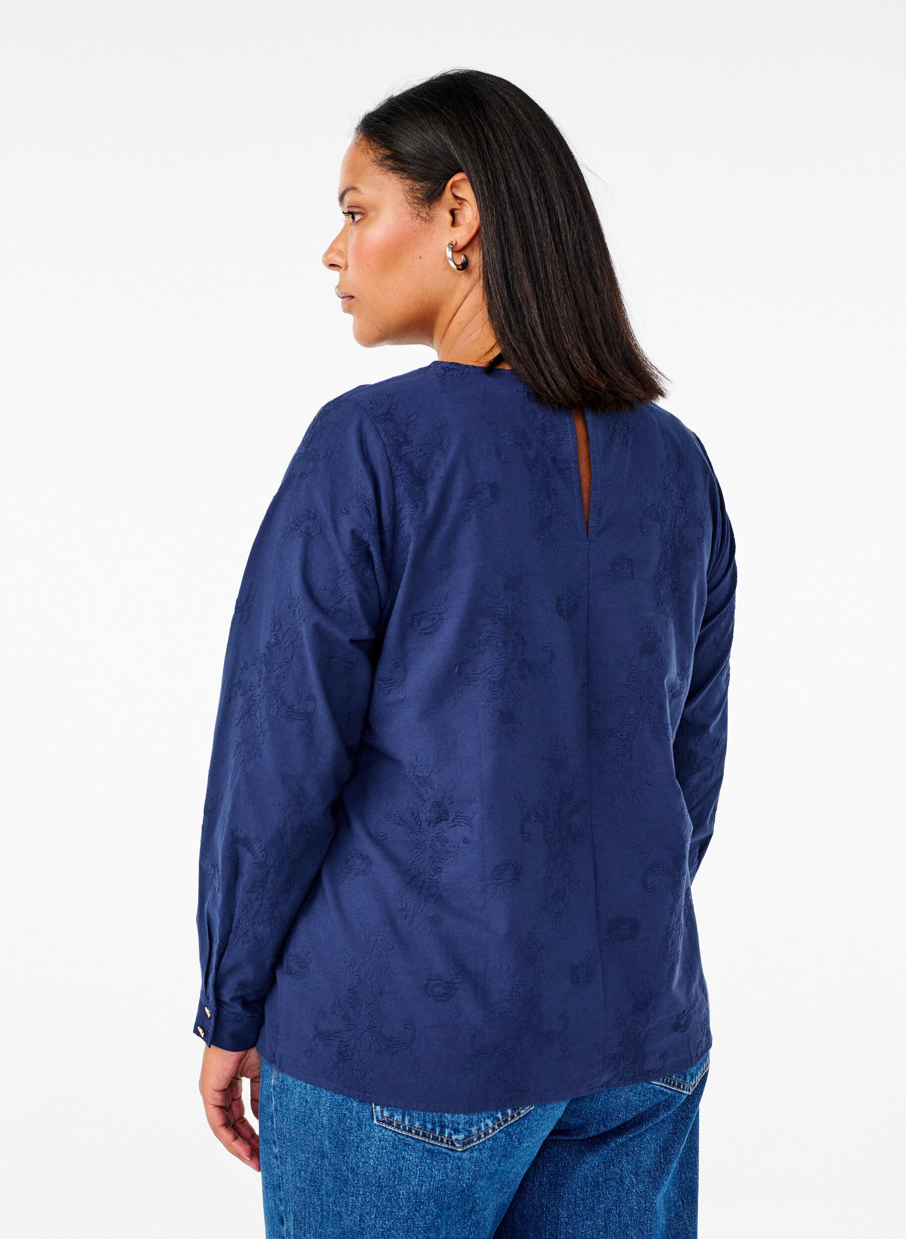 Zizzi L&aring;ng&auml;rmad blus med broderi, Bl&aring;, Model image number 2
