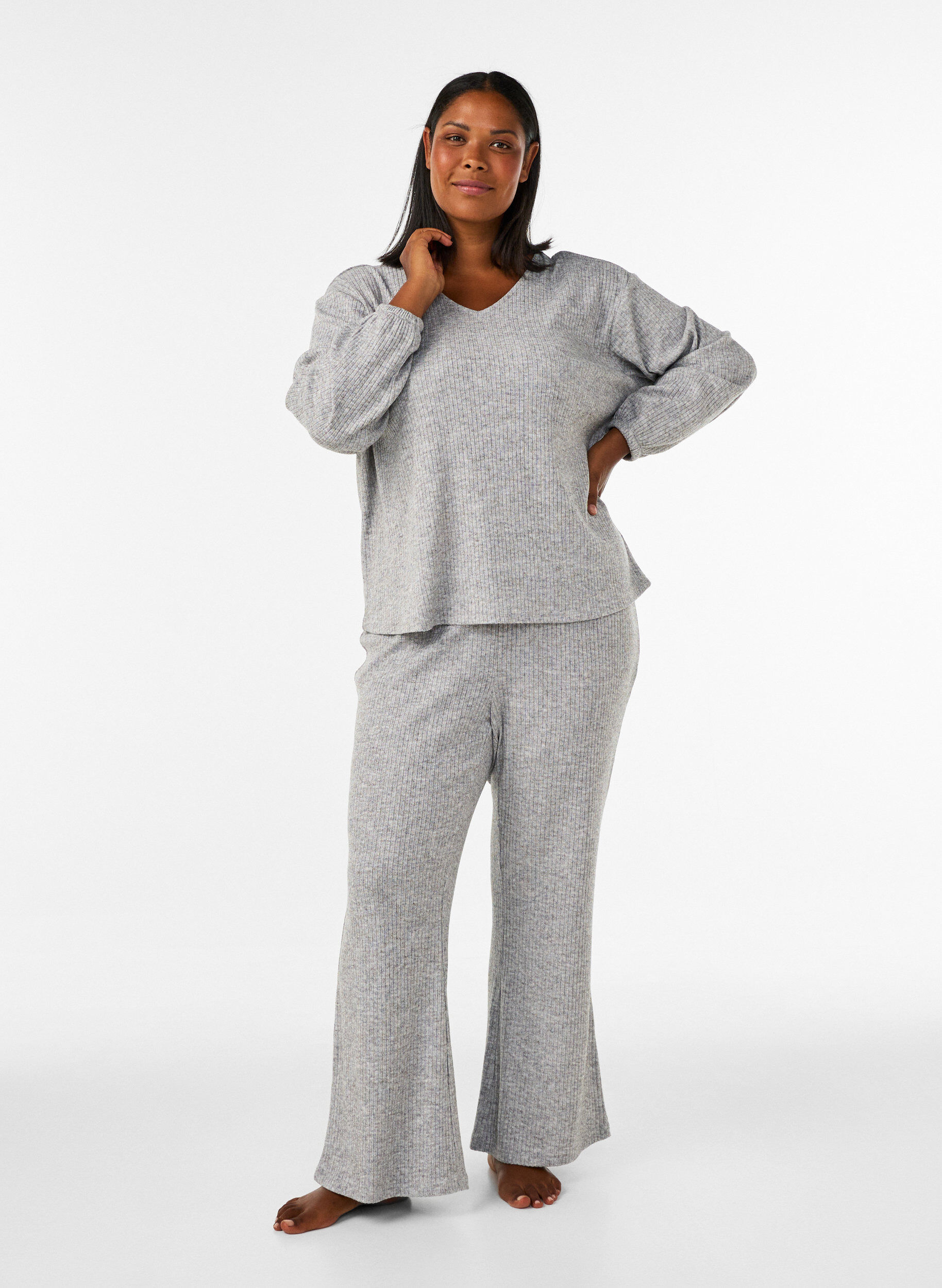 ZizziBlus i jersey med ribbad textur och v-ringning, Gr&aring;, Model image number 1