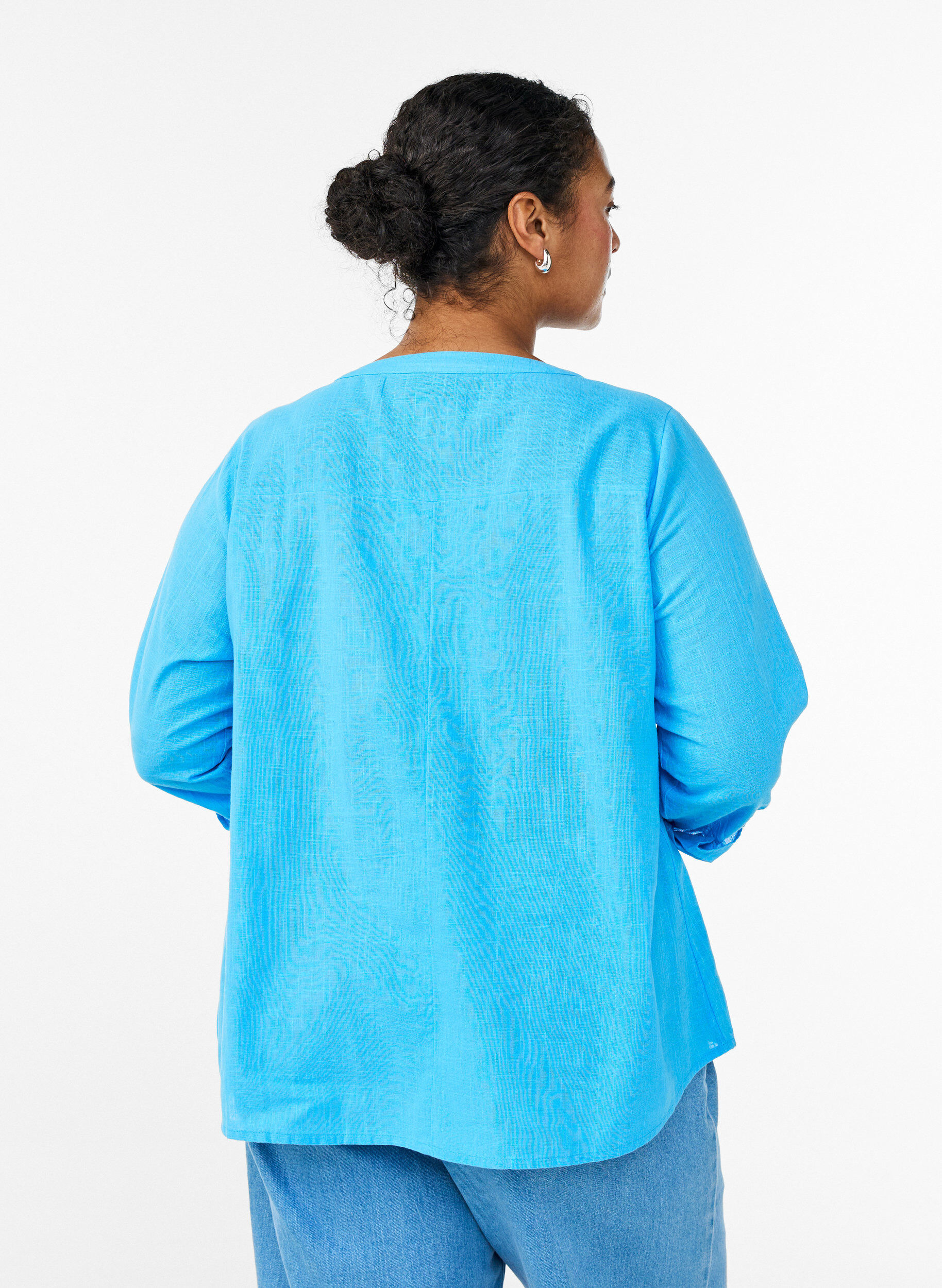 ZizziSkjortblus i bomull med v-ringning, Bl&aring;, Model image number 2