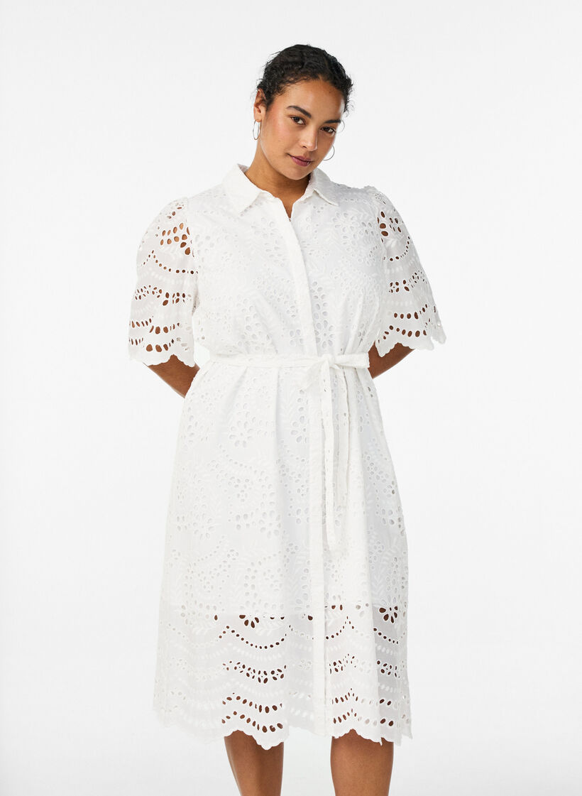 Skjortkl&auml;nning i broderie anglaise med knytb&auml;lte, Vit, Model image number 0