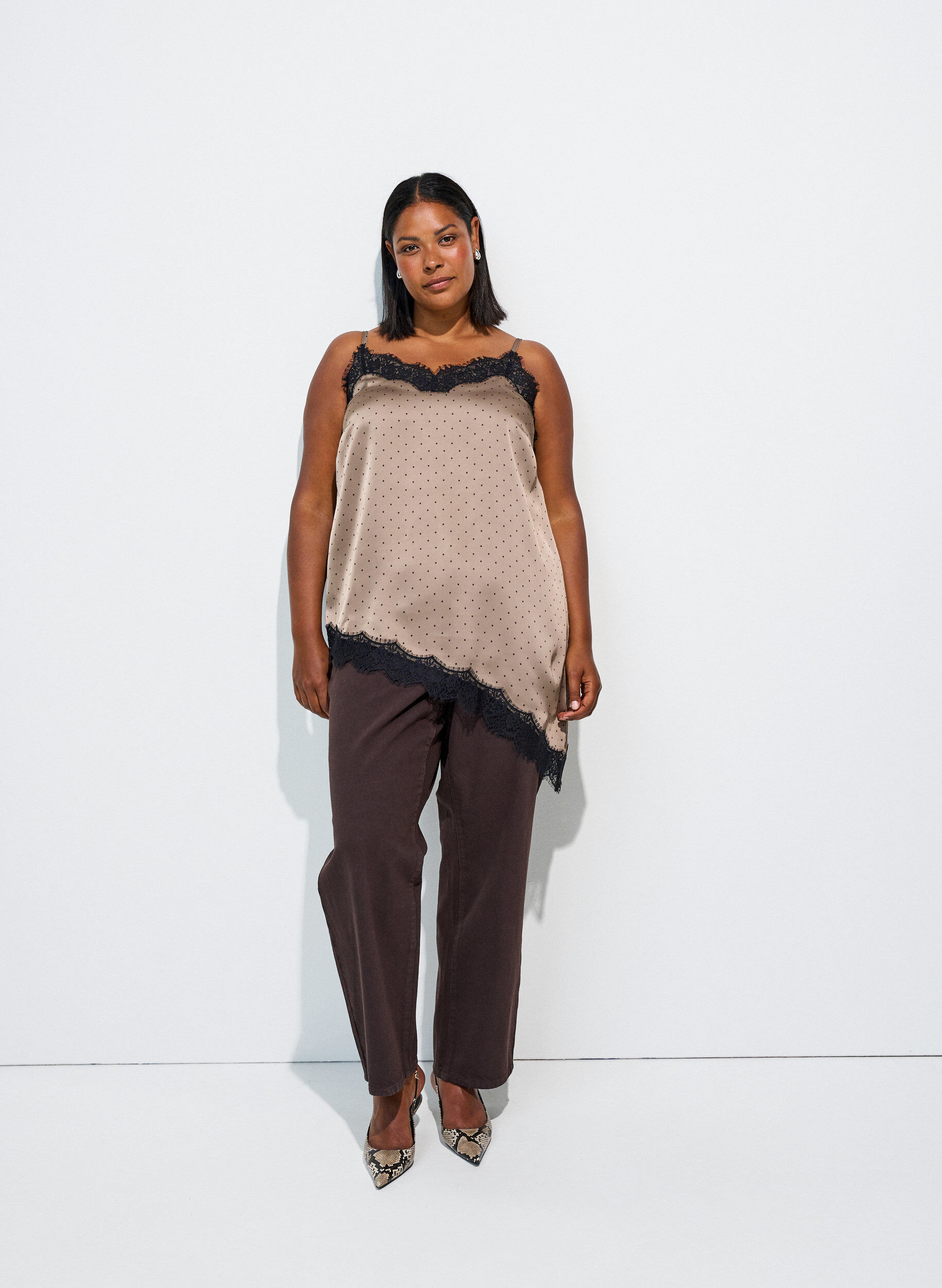 ZizziLinne med spets och asymmetrisk nederkant, Beige, Model image number 1