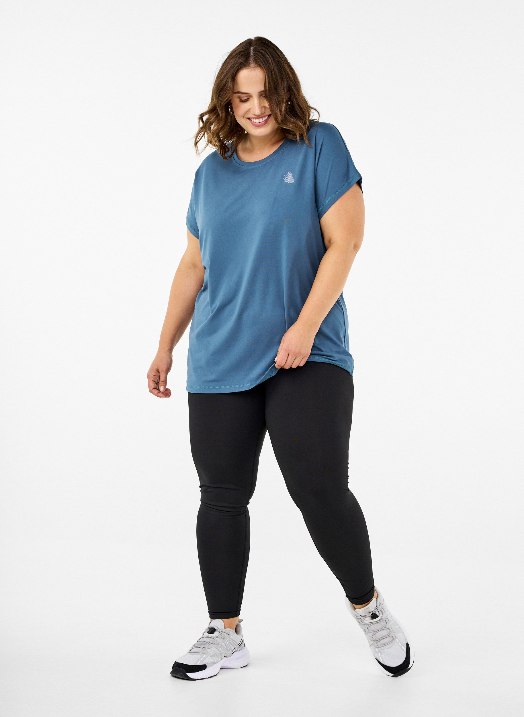 Zizzi Enf&auml;rgad tr&auml;nings t-shirt, Bl&aring;, Model image number 1