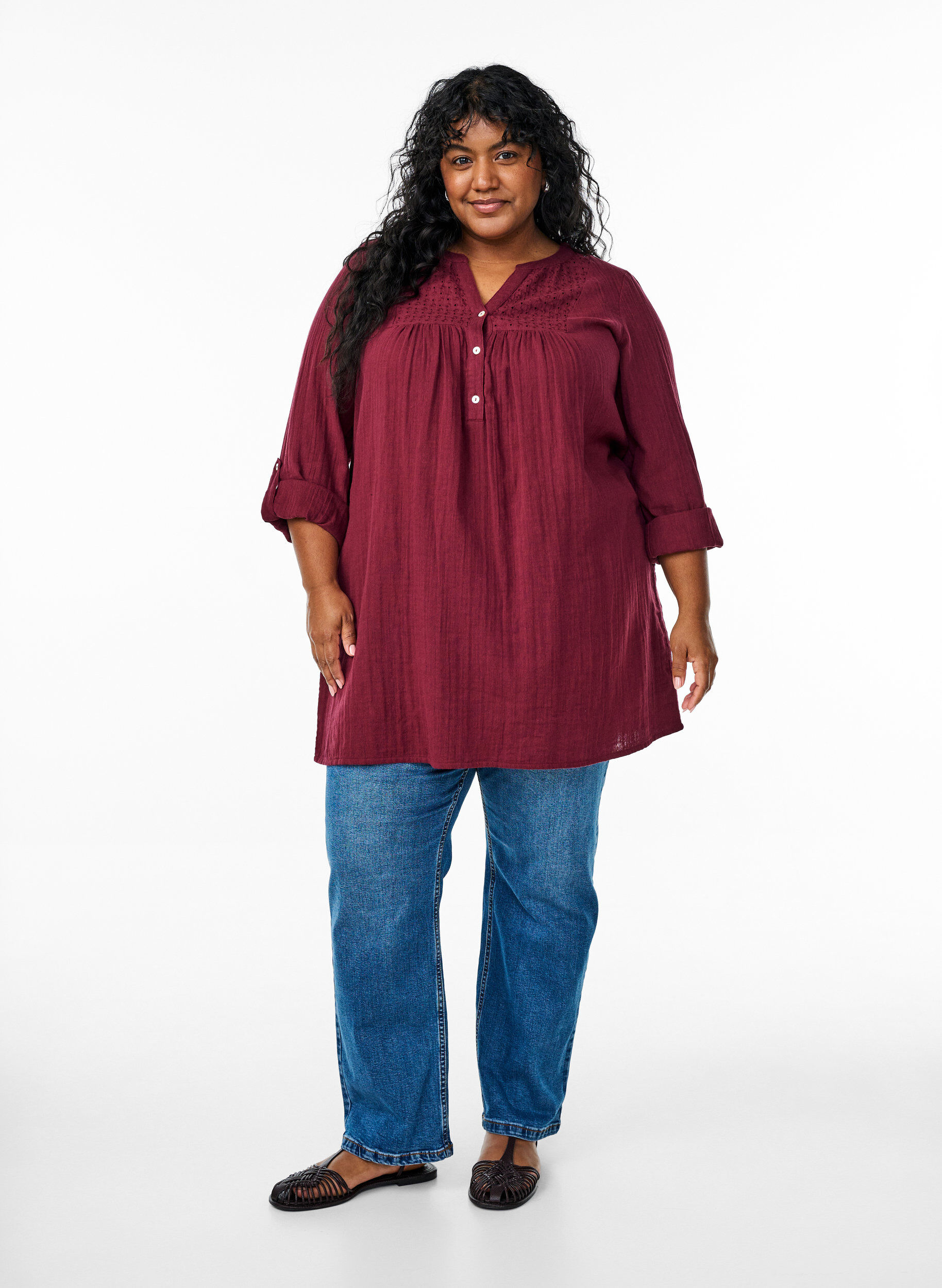 Zizzi Tunika i bomullsmuslin med broderie anglaise, M&ouml;rk Bordeaux, Model image number 1
