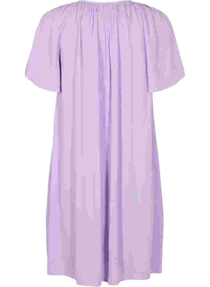 Kortärmad klänning i viskos, Lavendula, Packshot image number 1