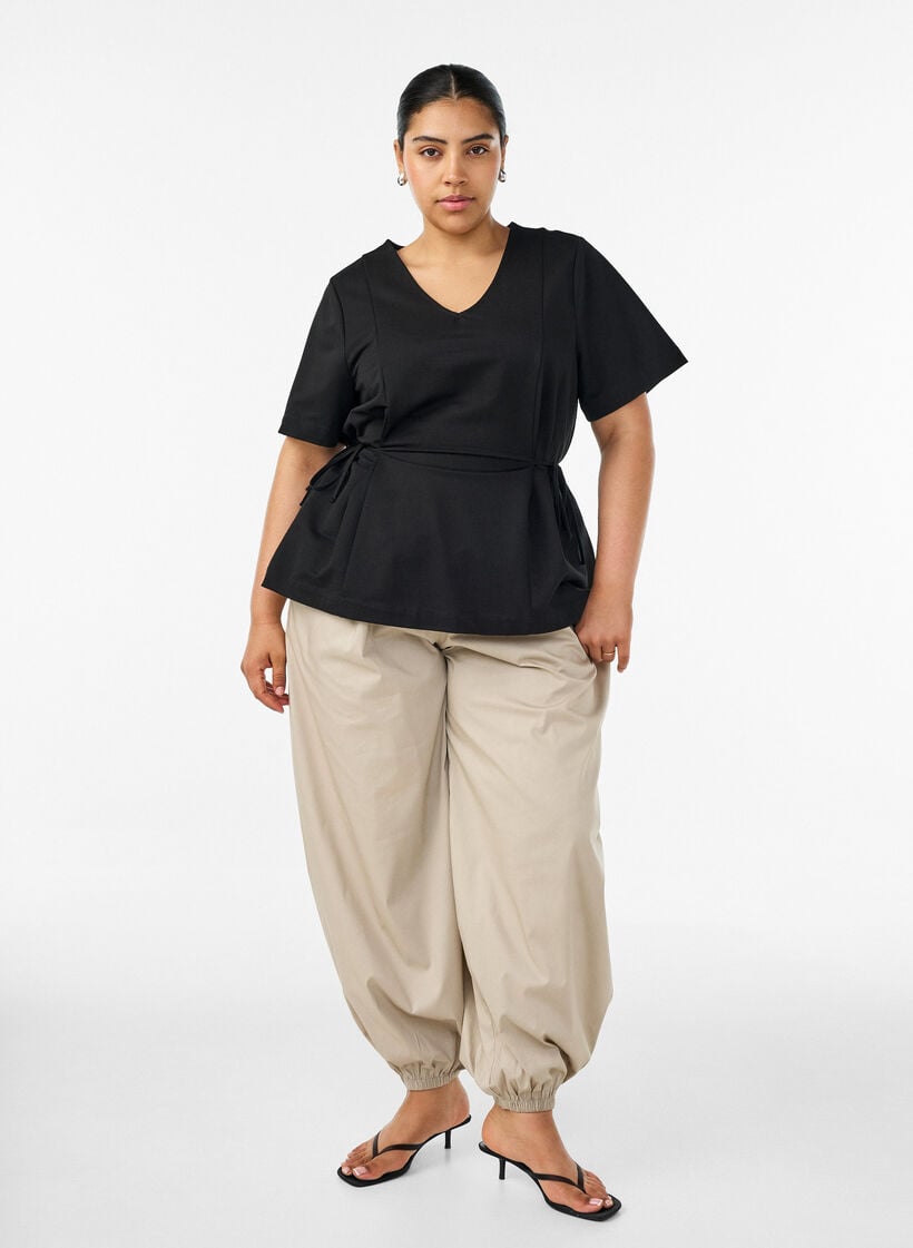 Blus i bomullsblandning med v-ringning och knytband, Svart, Model image number 1