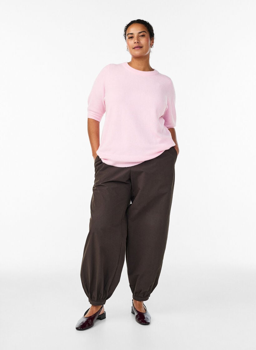 Stickad blus med korta ärmar, Rosa, Model