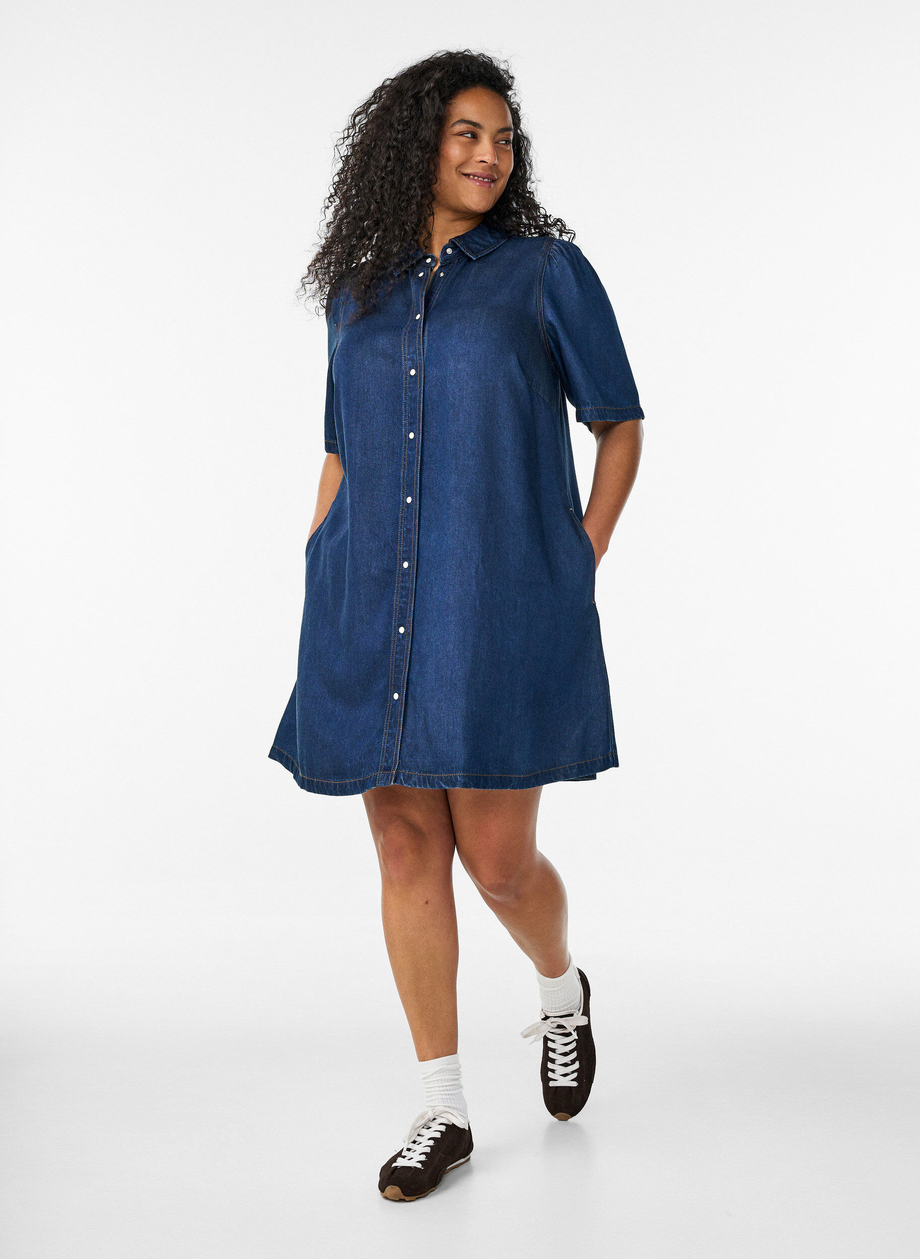 ZizziJeanskl&auml;nning i lyocell med knappar och korta &auml;rmar, Bl&aring;, Model image number 0
