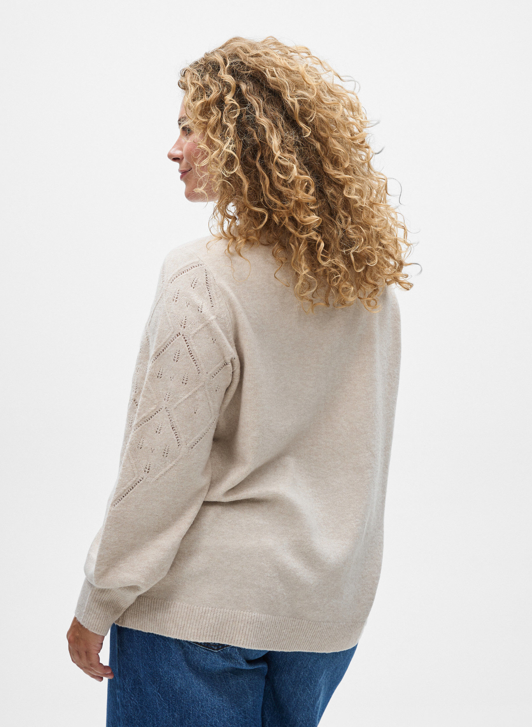 Zizzi Stickad topp med h&aring;lm&ouml;nster och ballong&auml;rmar, Beige, Model image number 2