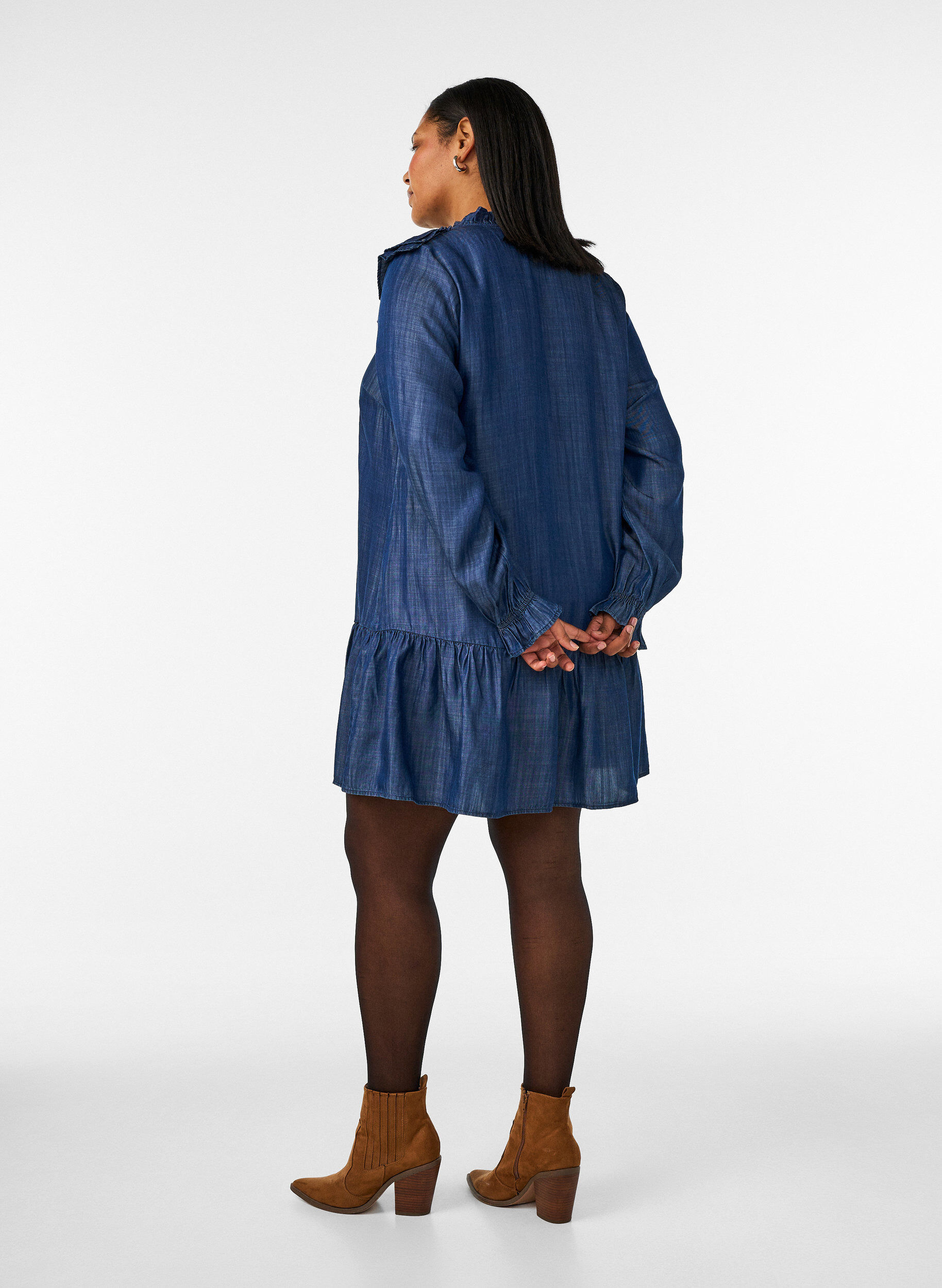 ZizziKort kl&auml;nning i denimlook med volanger, Bl&aring;, Model image number 2