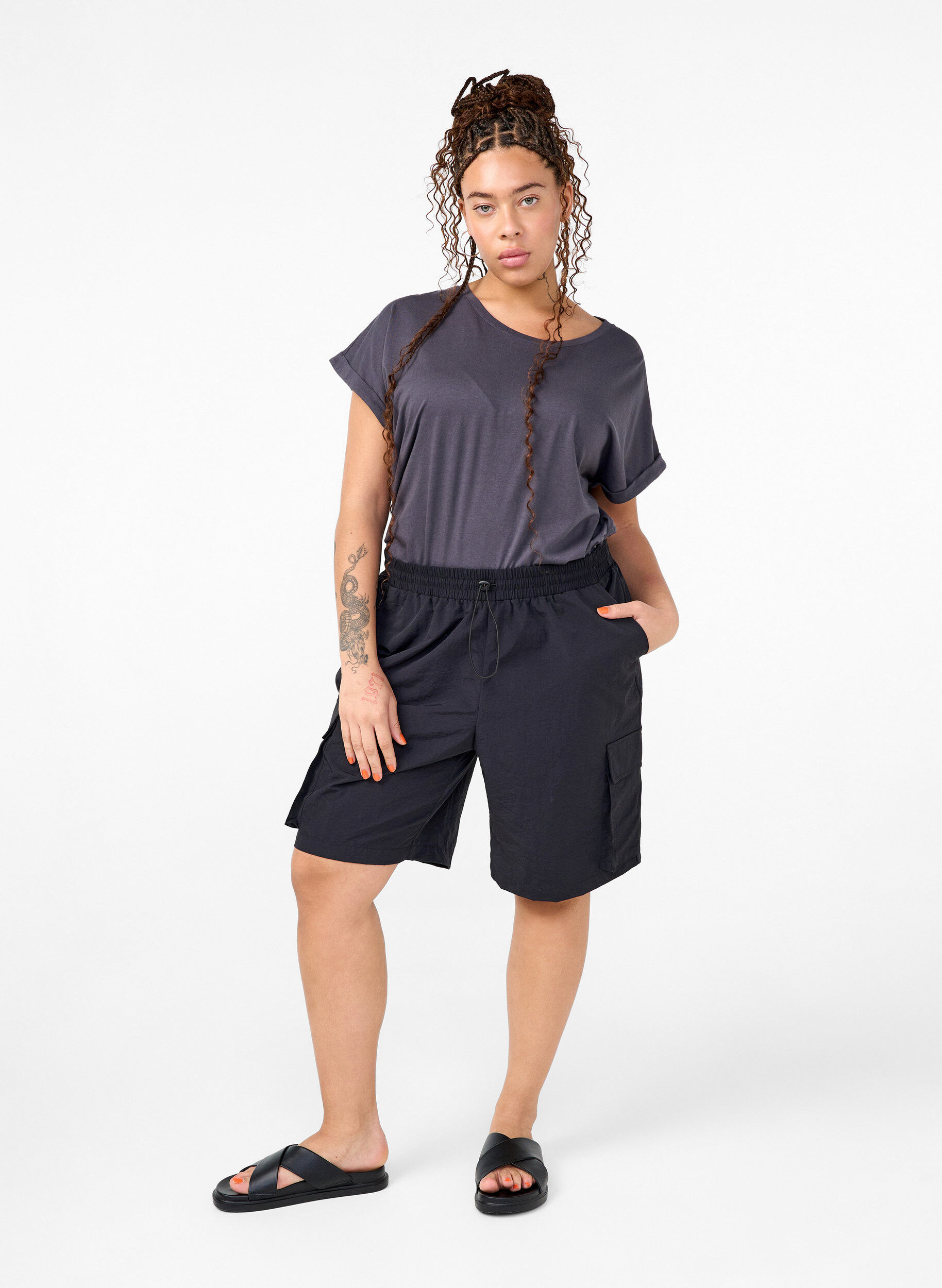 Zizzi Kort&auml;rmad t-shirt i bomullsmix, Gr&aring;, Model image number 1