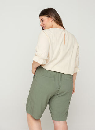 Långa shorts i viskos, Agave Green, Model image number 1