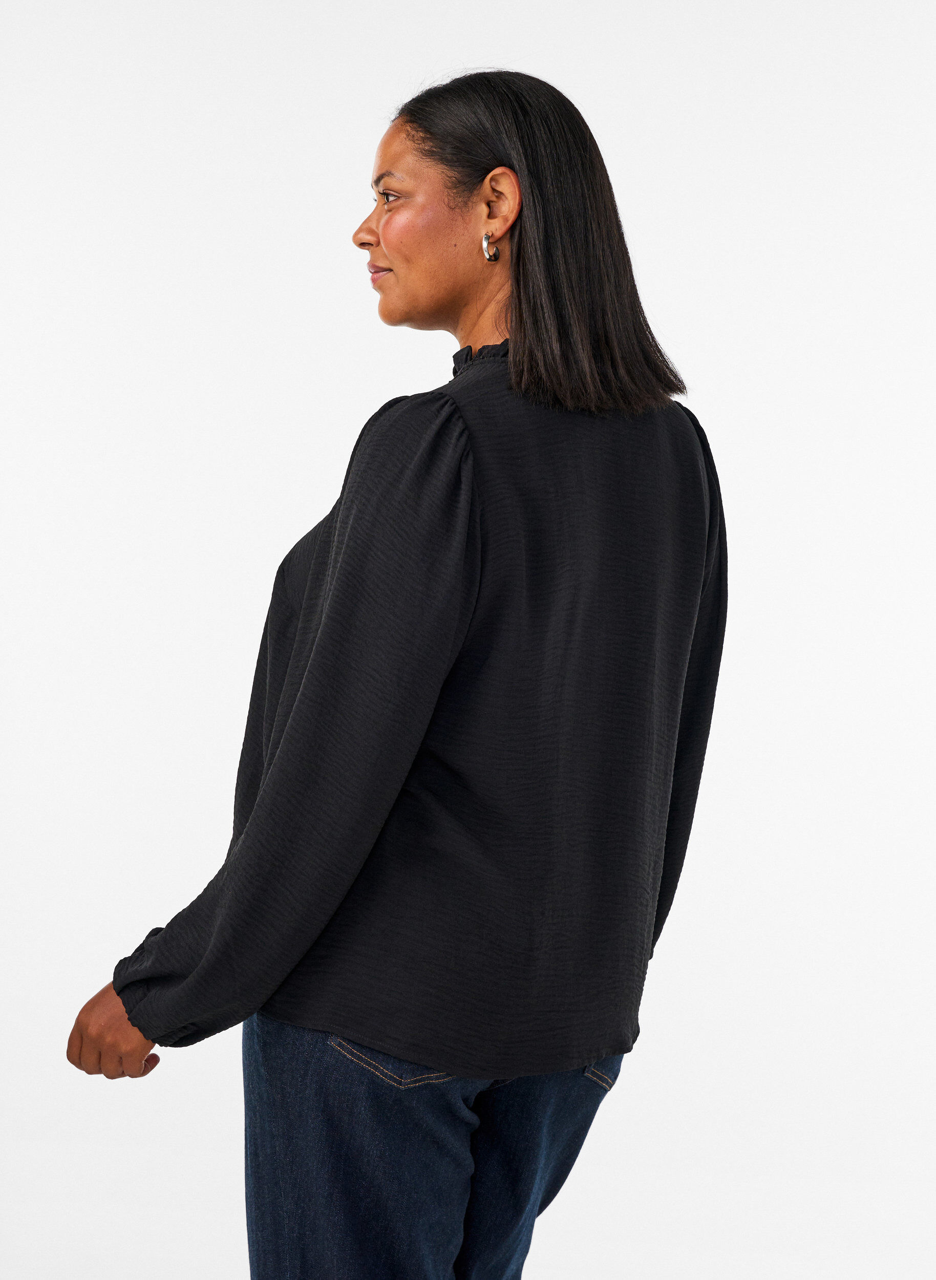 ZizziBlus med v-ringning och virkat band, Svart, Model image number 2
