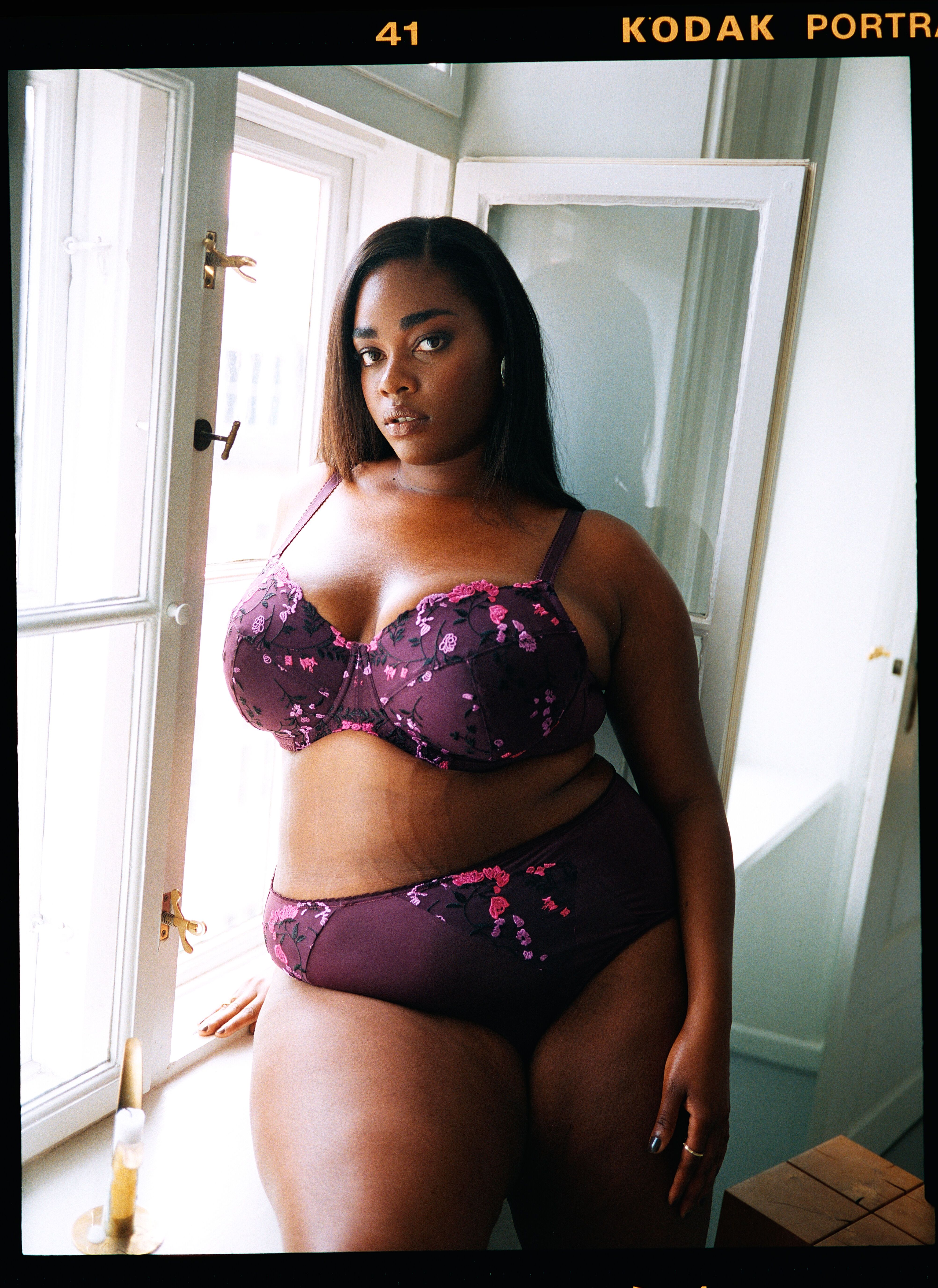 Zizzi Blomdetaljer  , , Model