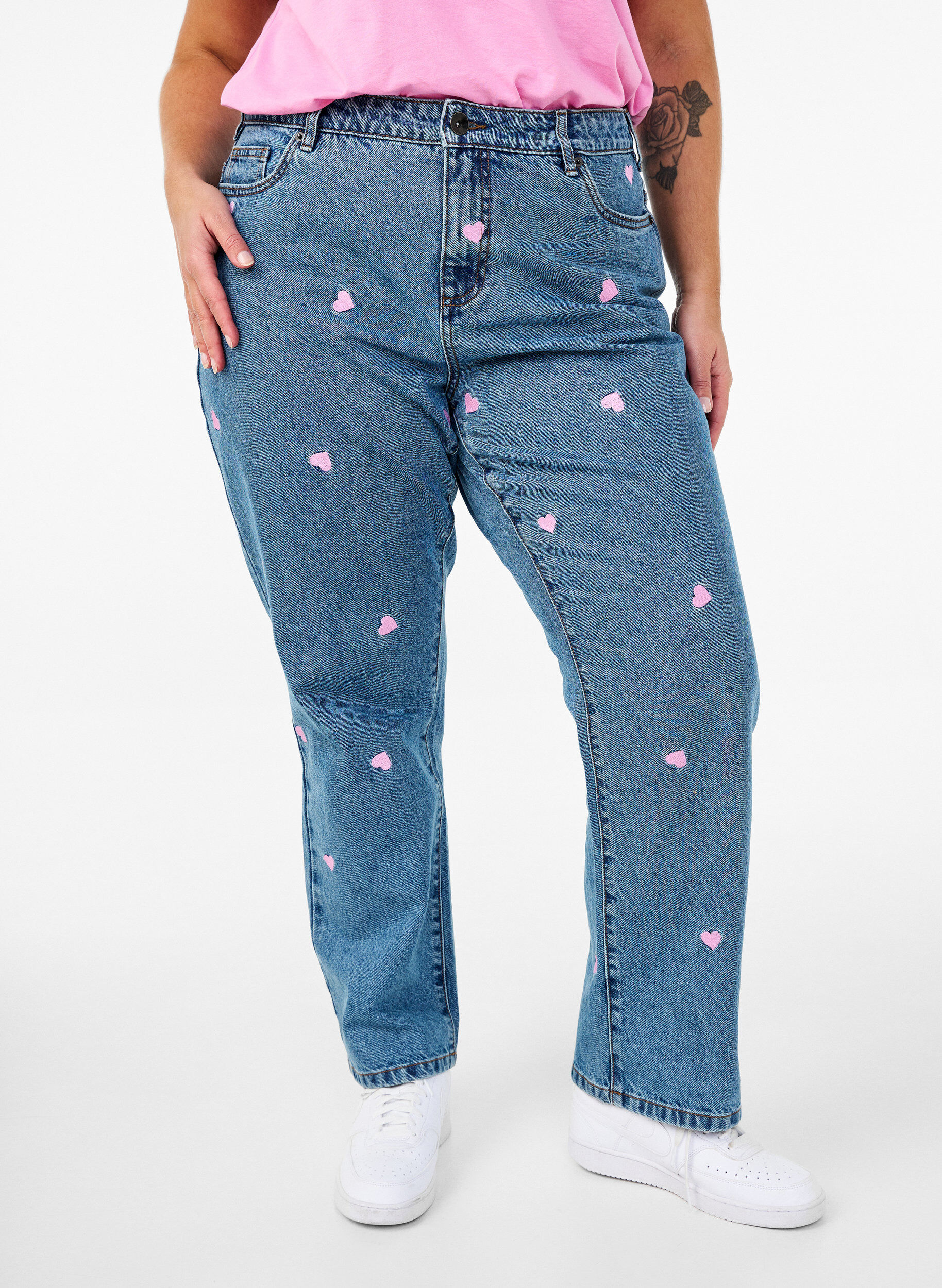 Zizzi Gemma jeans med hj&auml;rtan och h&ouml;g midja, Bl&aring;, Model image number 2