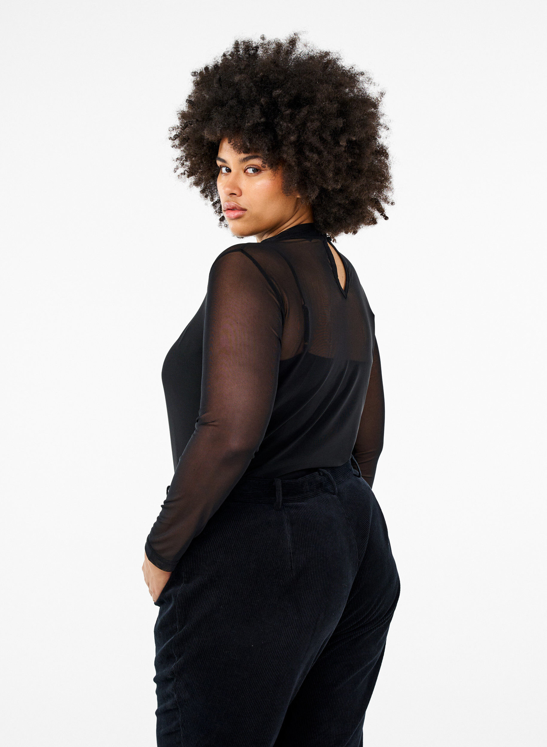 Zizzi Figursydd blus i mesh med l&aring;nga &auml;rmar, Svart, Model image number 2