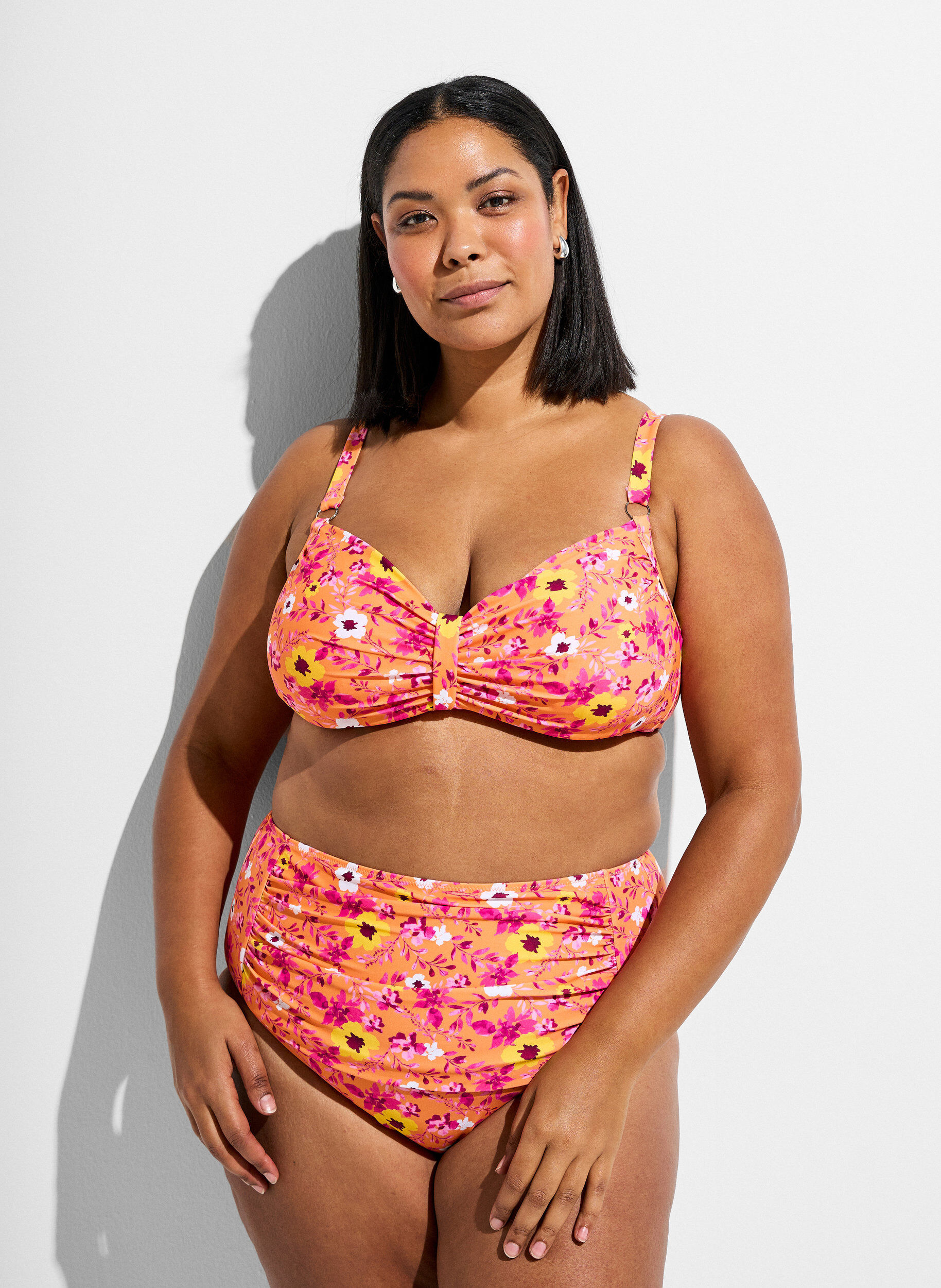 Zizzi Bikinitrosa med h&ouml;g midja och m&ouml;nster, Orange, Model image number 0