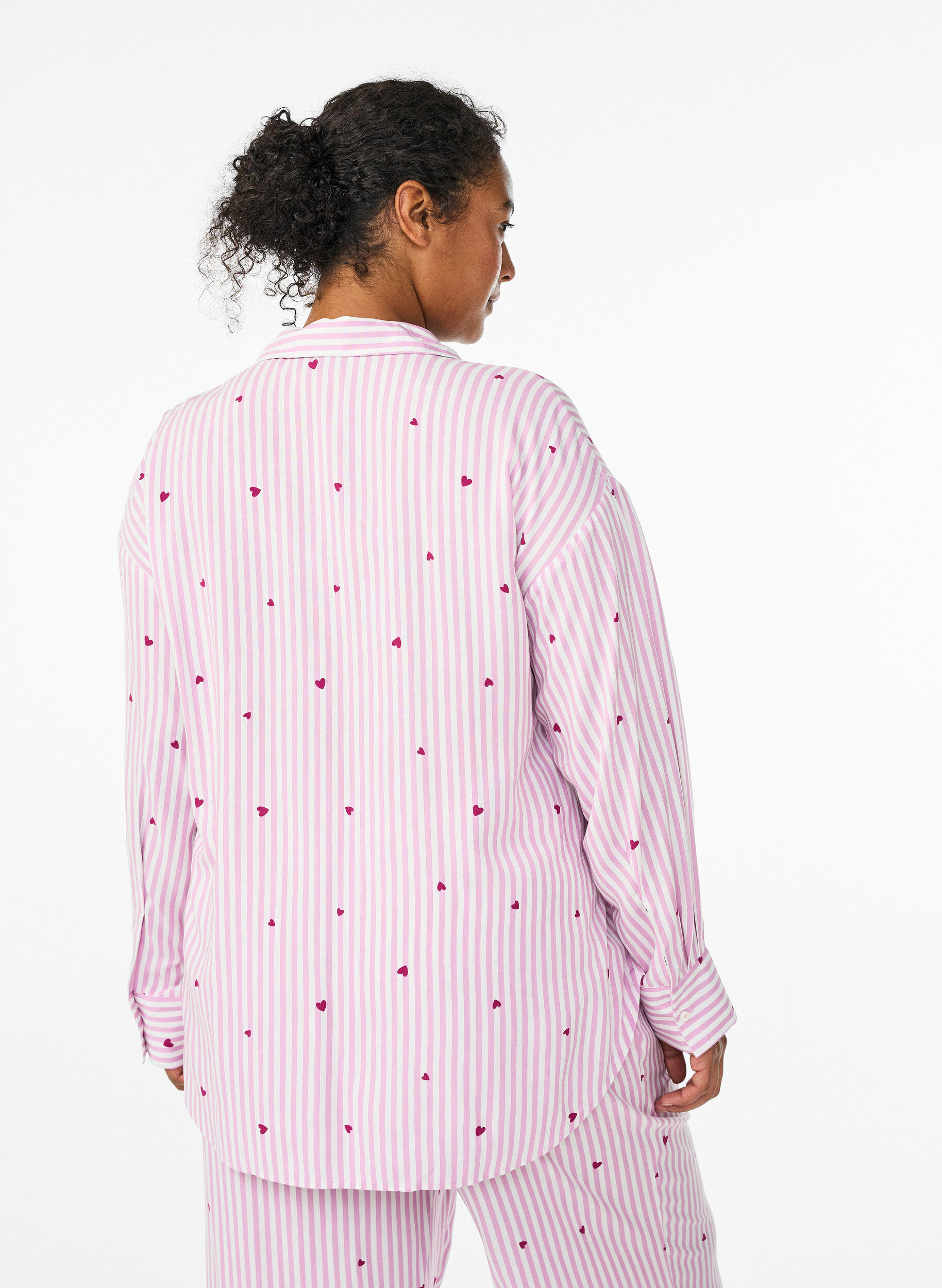 ZizziNattlinne med r&auml;nder och hj&auml;rtan, Rosa, Model image number 2