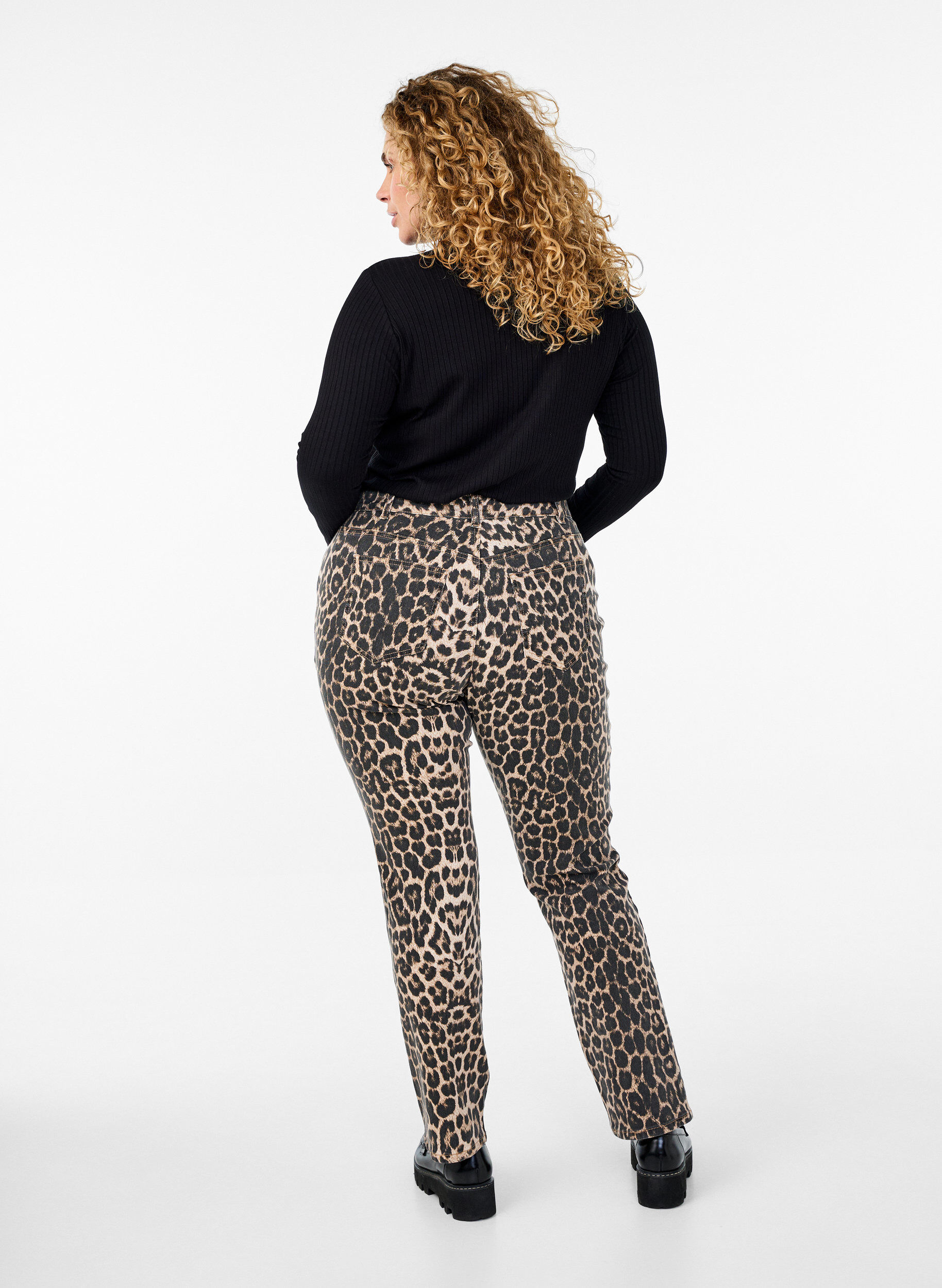 Zizzi Emily-jeans med leopardm&ouml;nster, Brun, Model image number 1