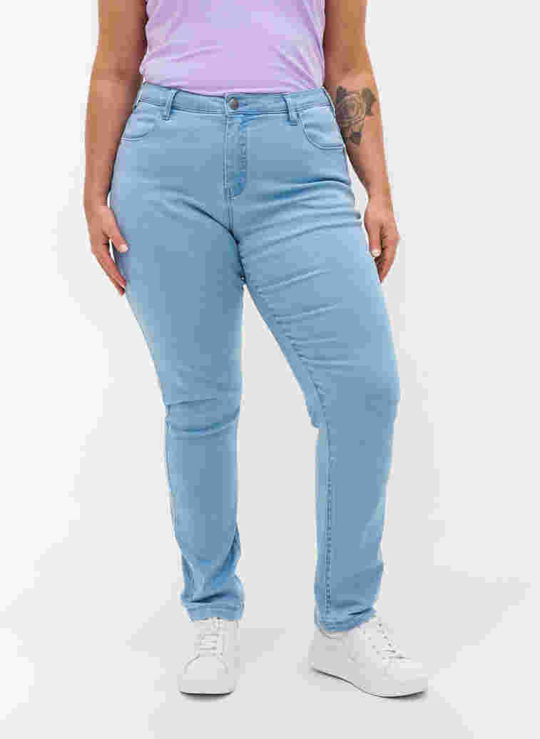 Slim fit Emily jeans med normalhög midja, Ex Lt Blue, Model image number 2